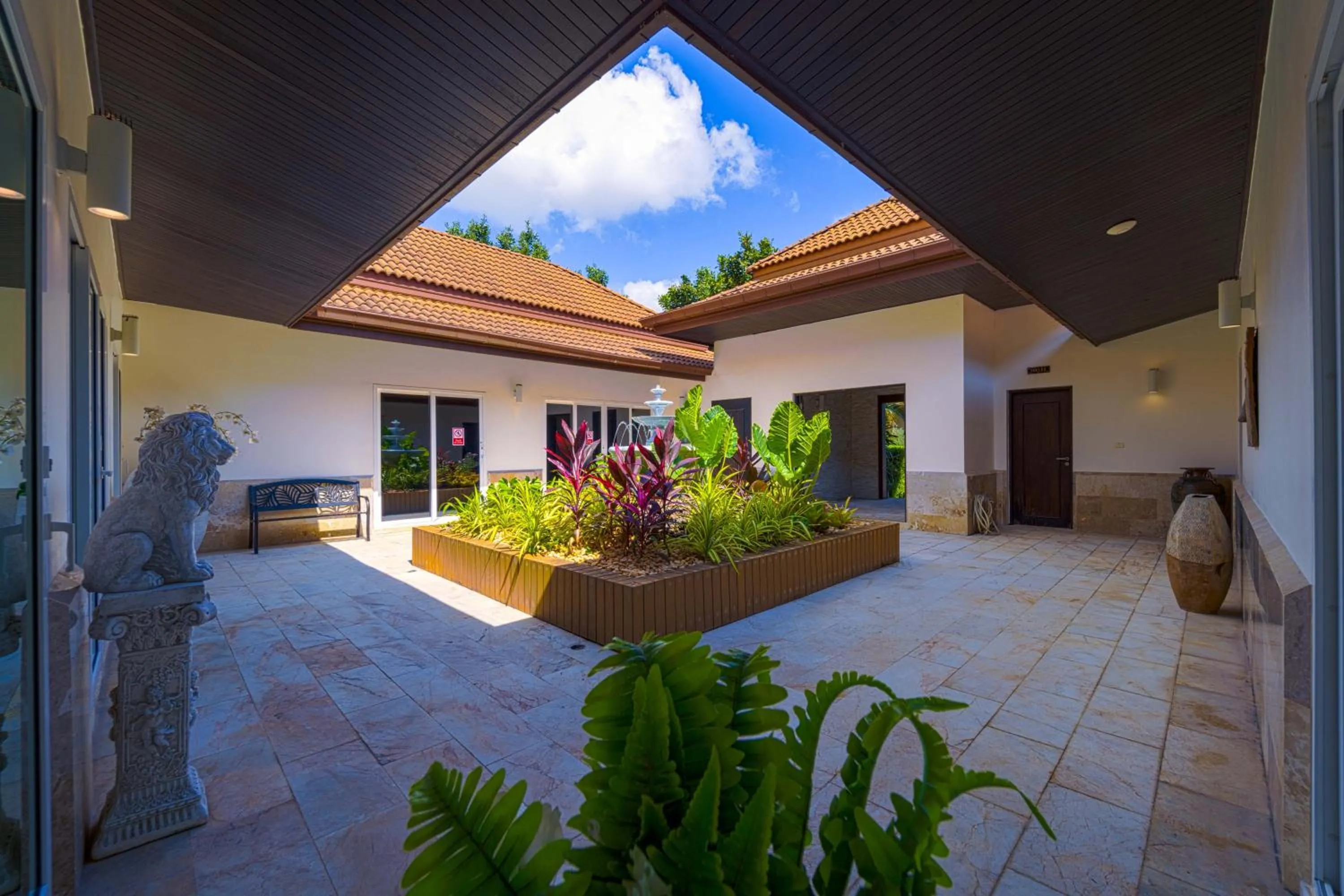 6 Bedroom Luxury Villa on Golf Course PH125