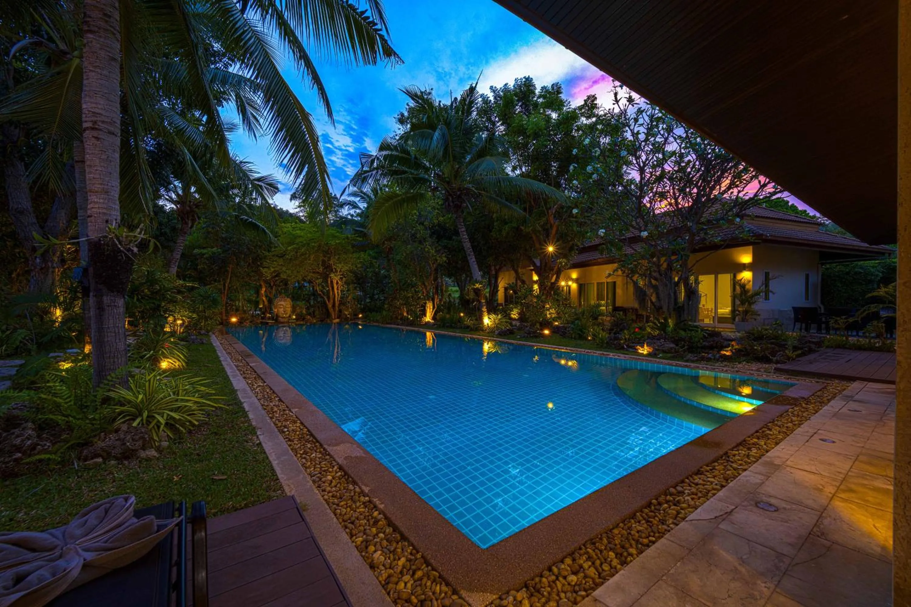 6 Bedroom Luxury Villa on Golf Course PH125