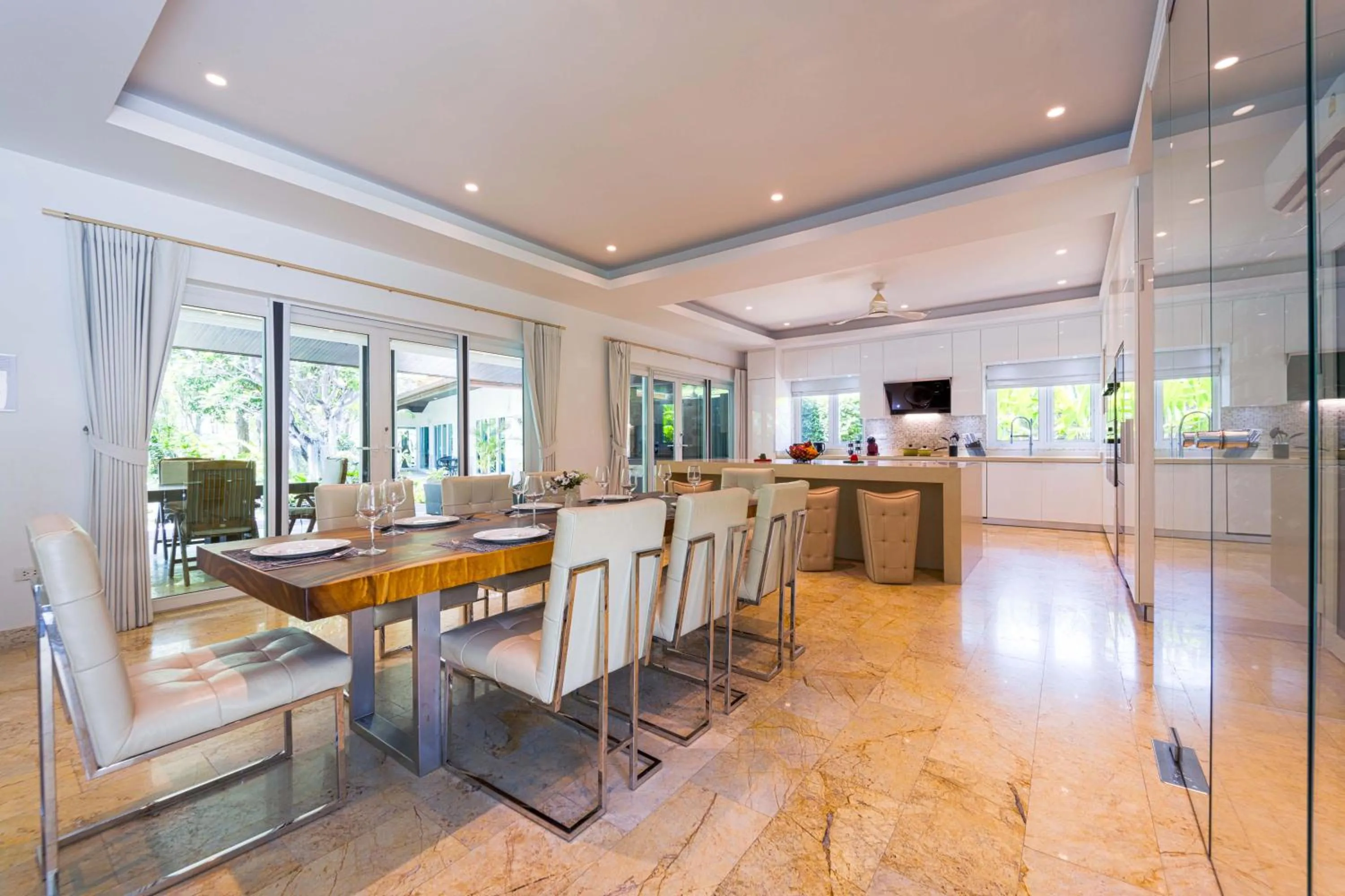 6 Bedroom Luxury Villa on Golf Course PH125