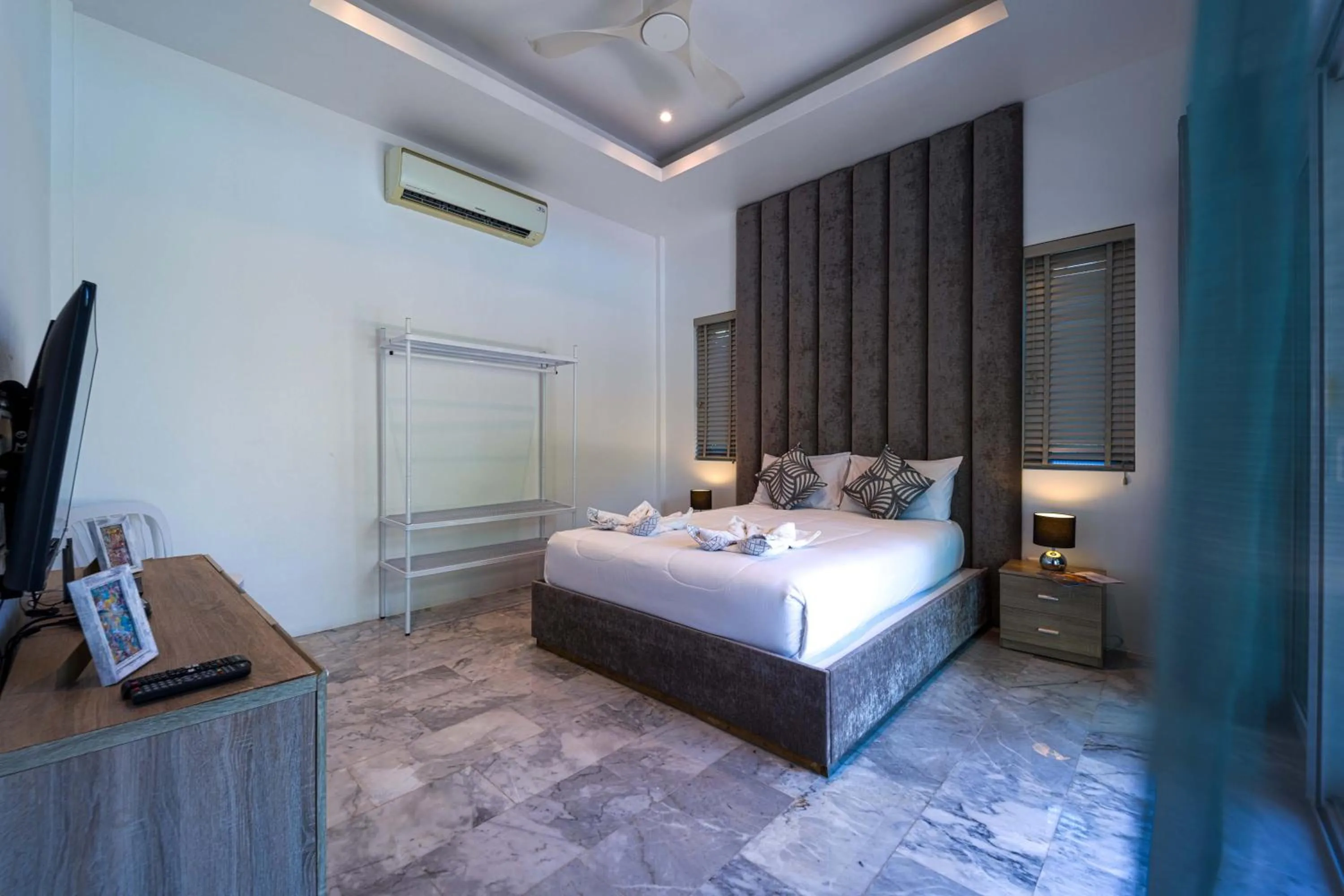 Bed in 6 Bedroom Luxury Villa on Golf Course PH125