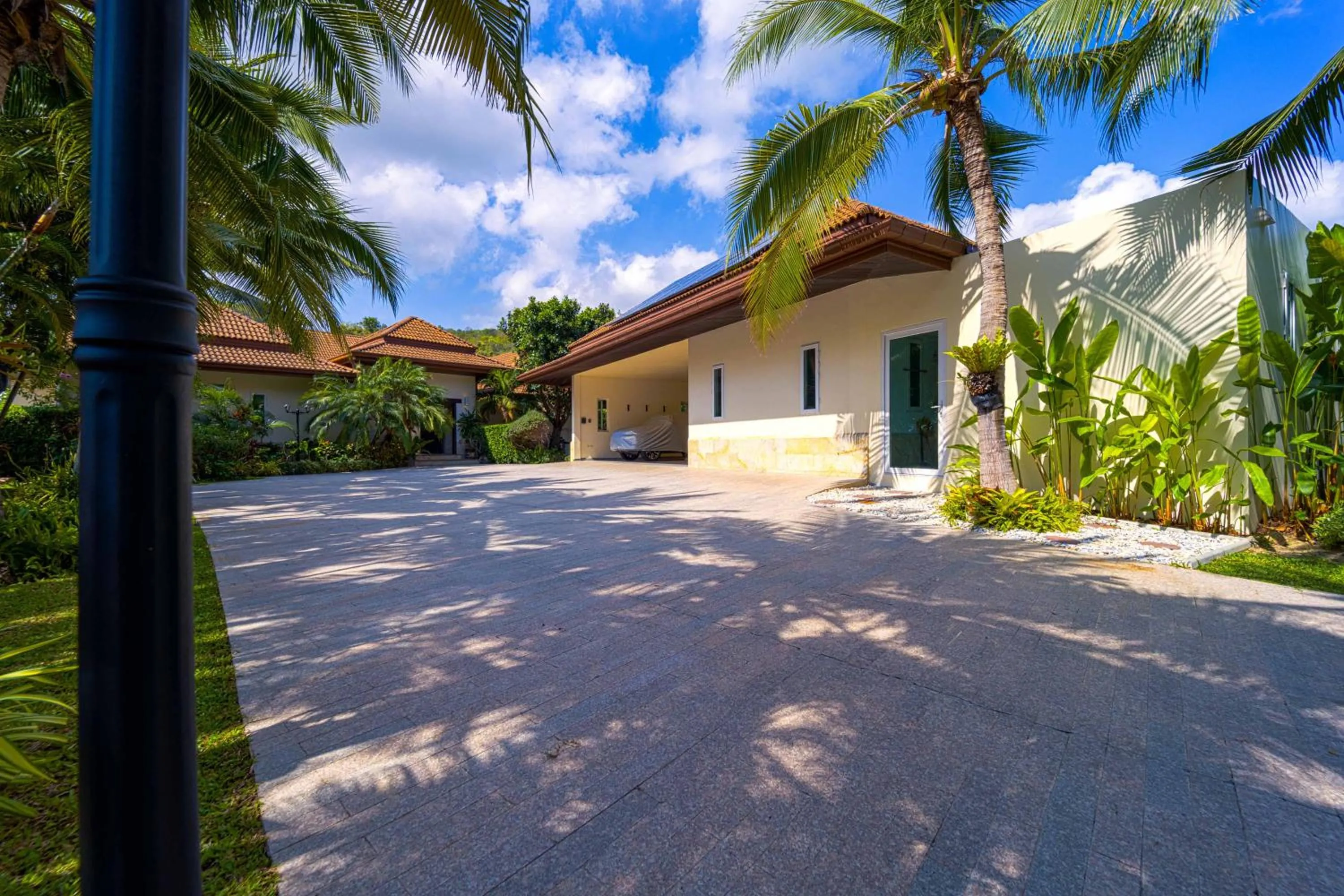 6 Bedroom Luxury Villa on Golf Course PH125