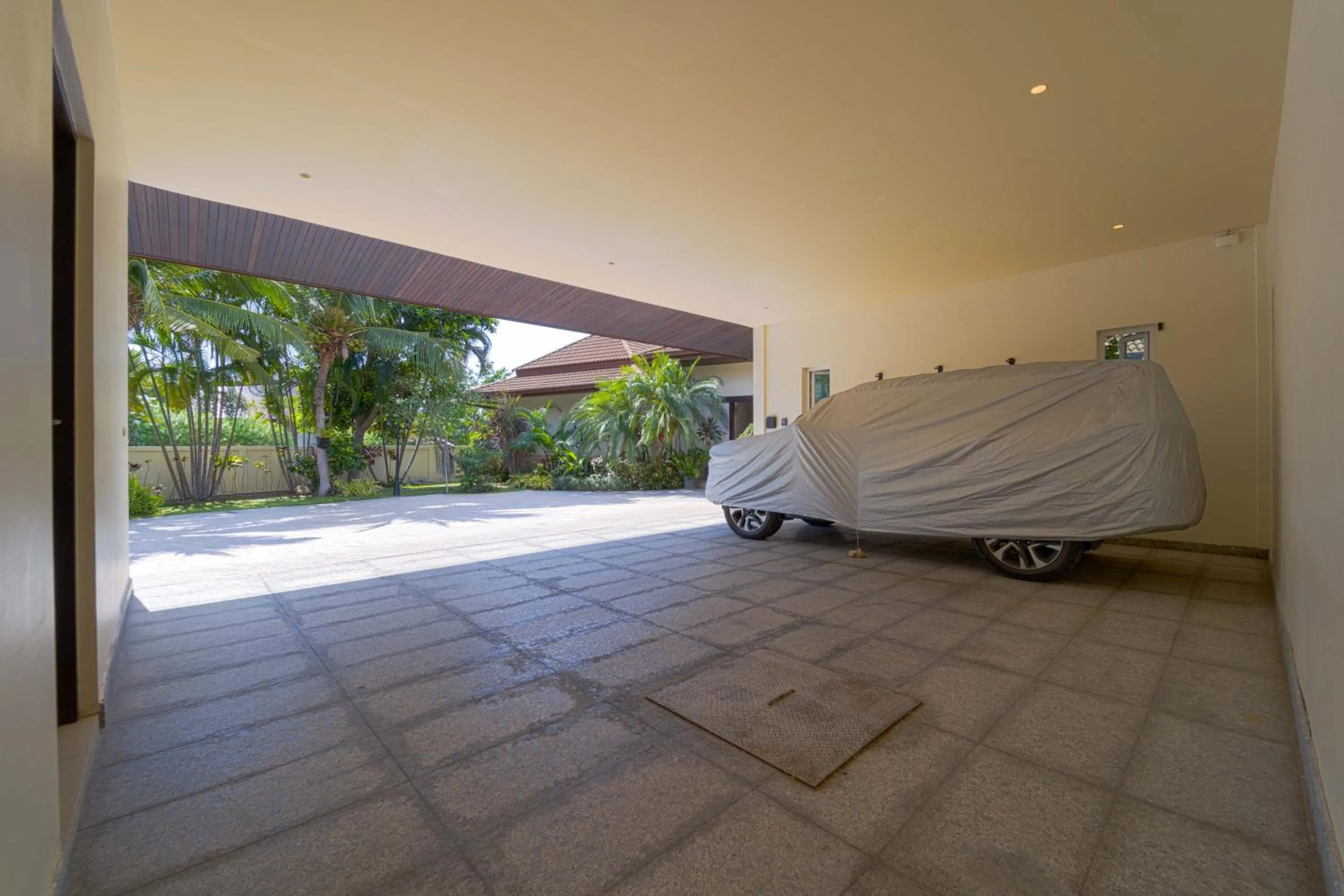 6 Bedroom Luxury Villa on Golf Course PH125
