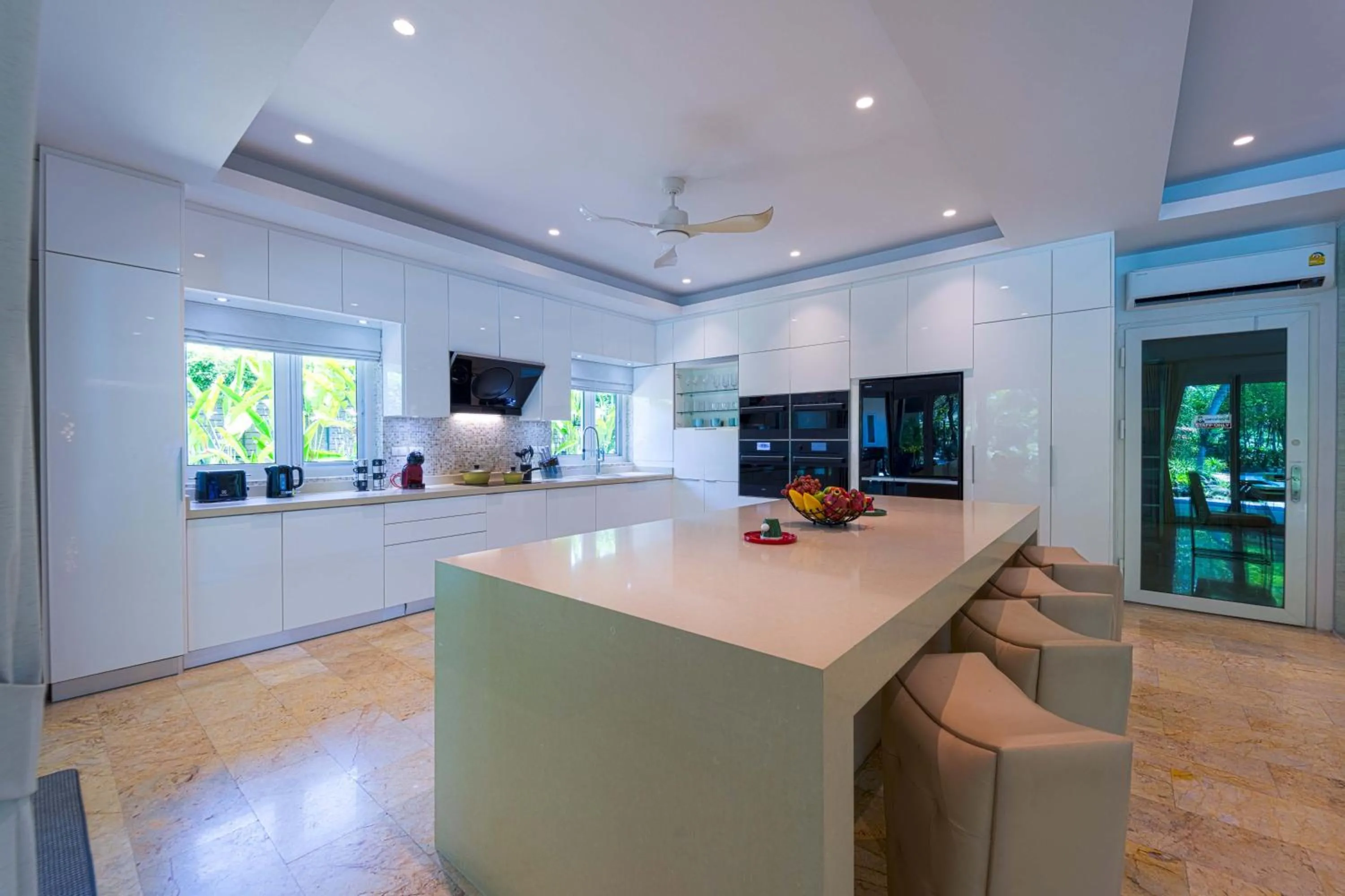 6 Bedroom Luxury Villa on Golf Course PH125