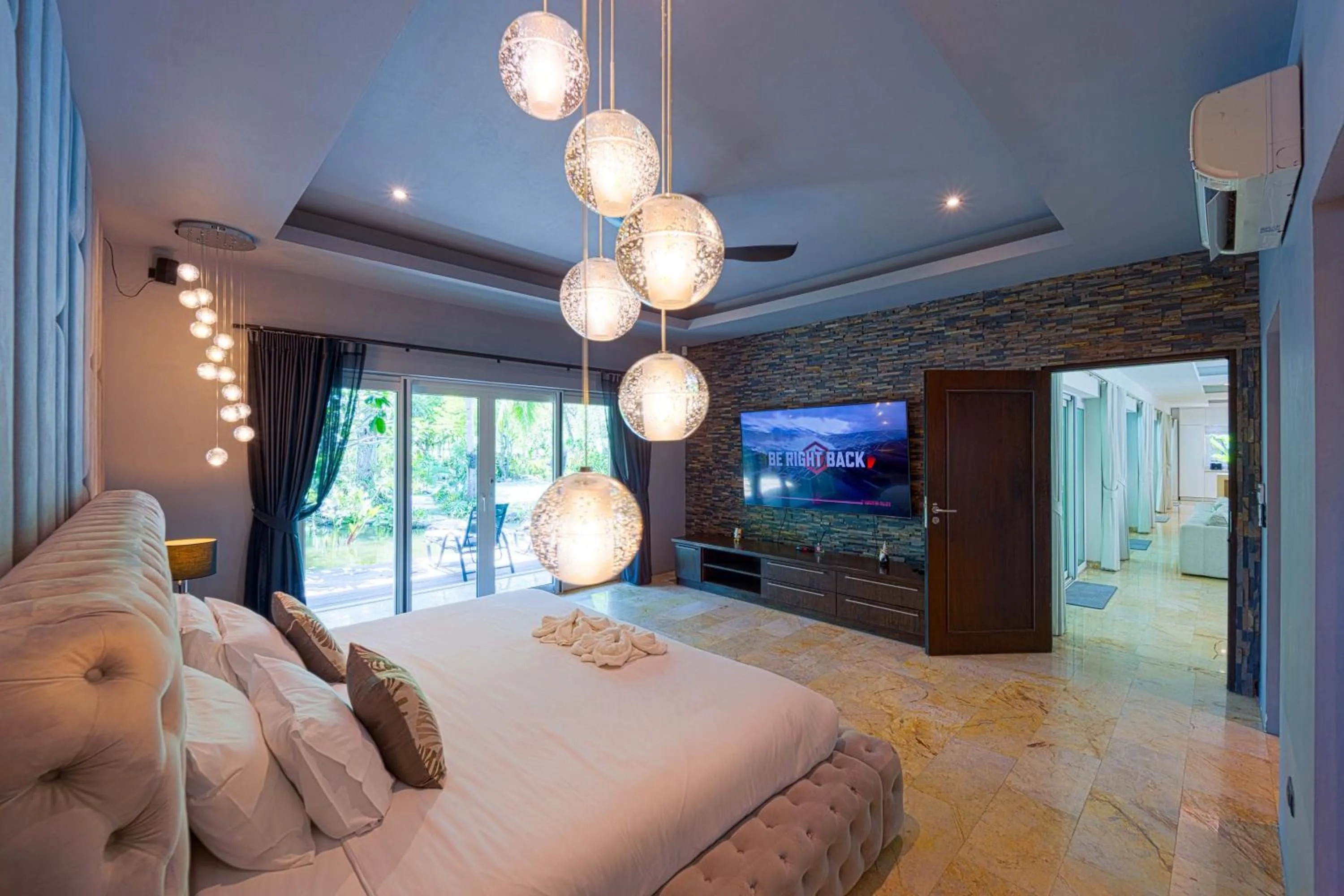 Bed in 6 Bedroom Luxury Villa on Golf Course PH125
