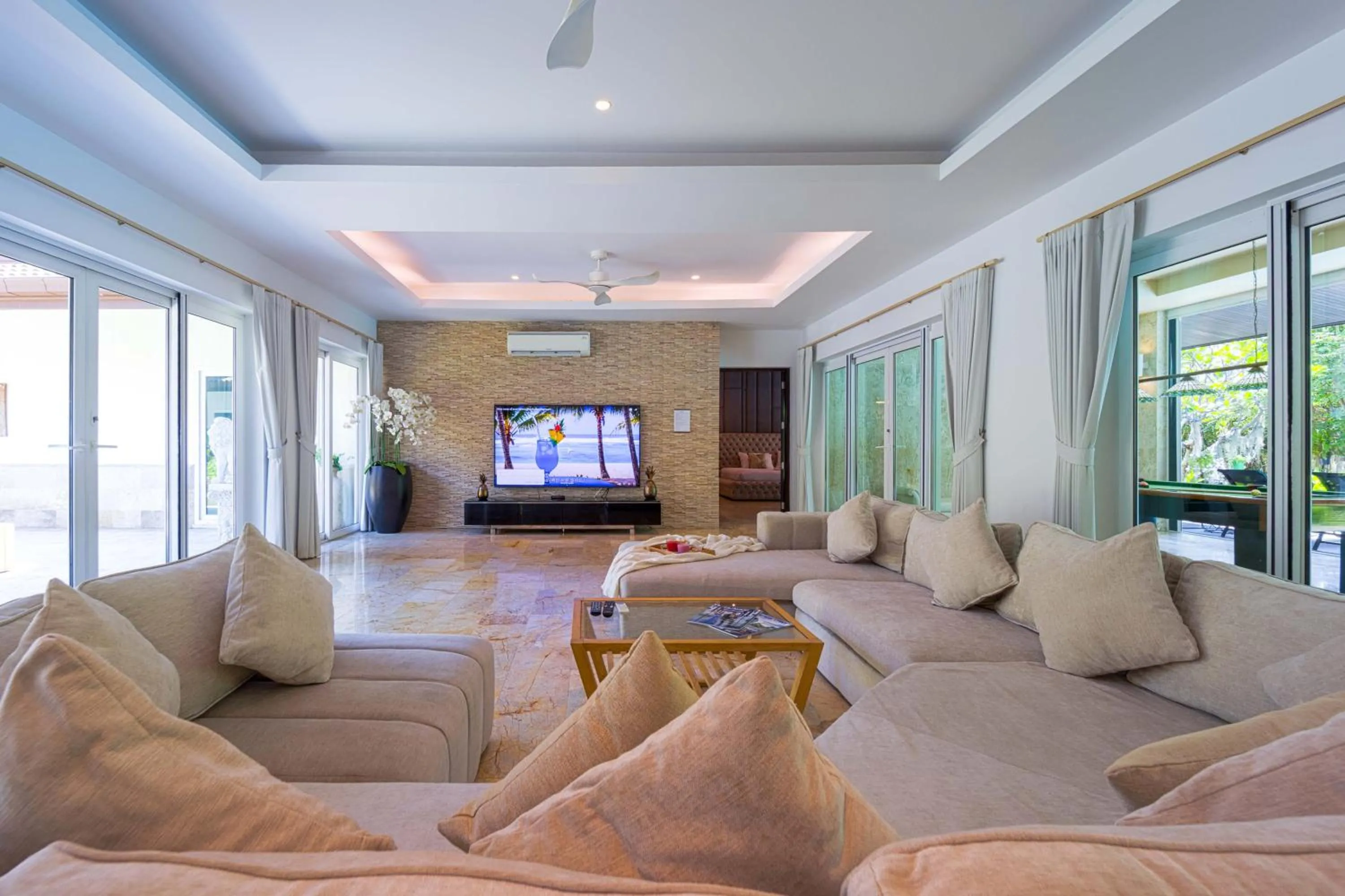 6 Bedroom Luxury Villa on Golf Course PH125