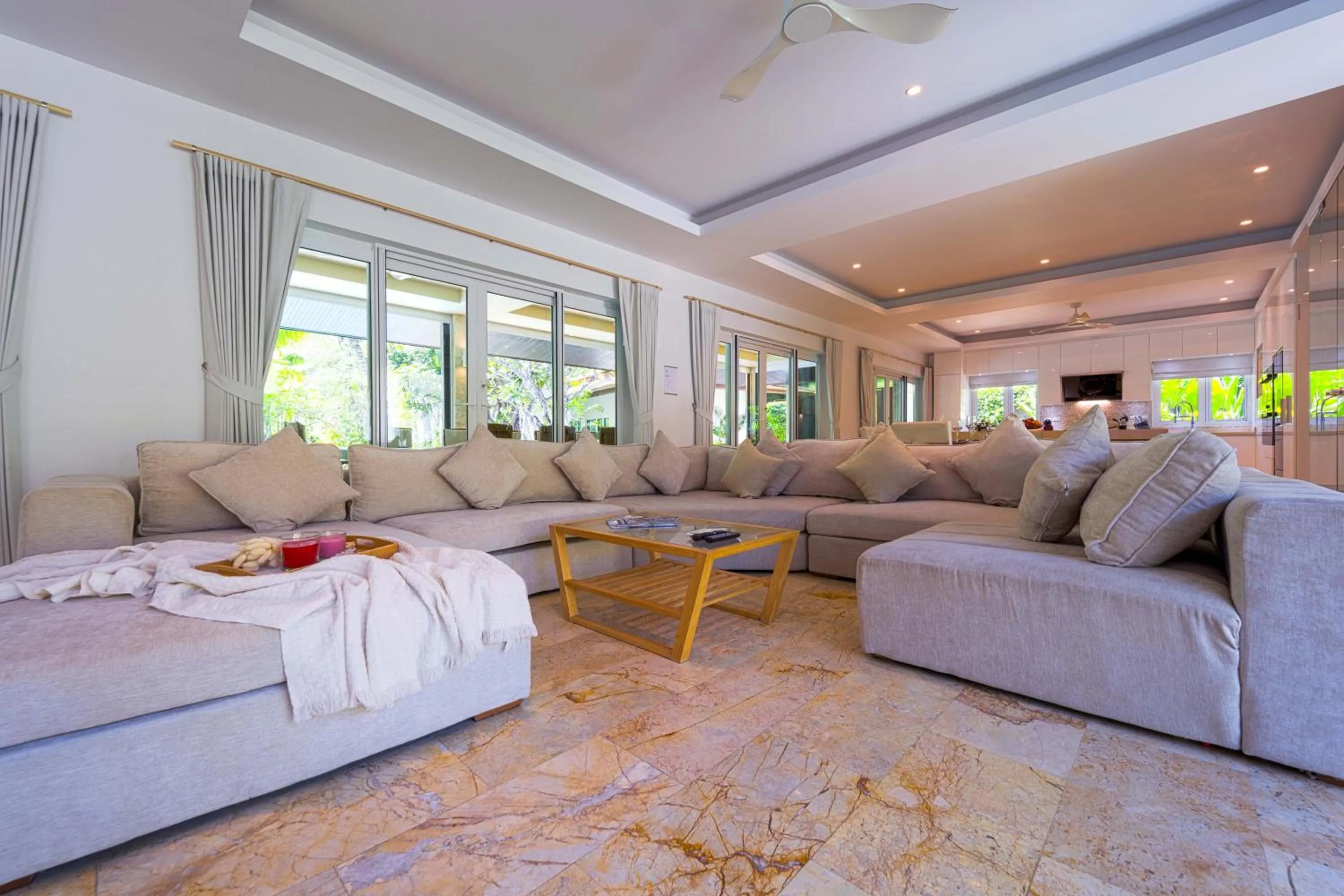 6 Bedroom Luxury Villa on Golf Course PH125