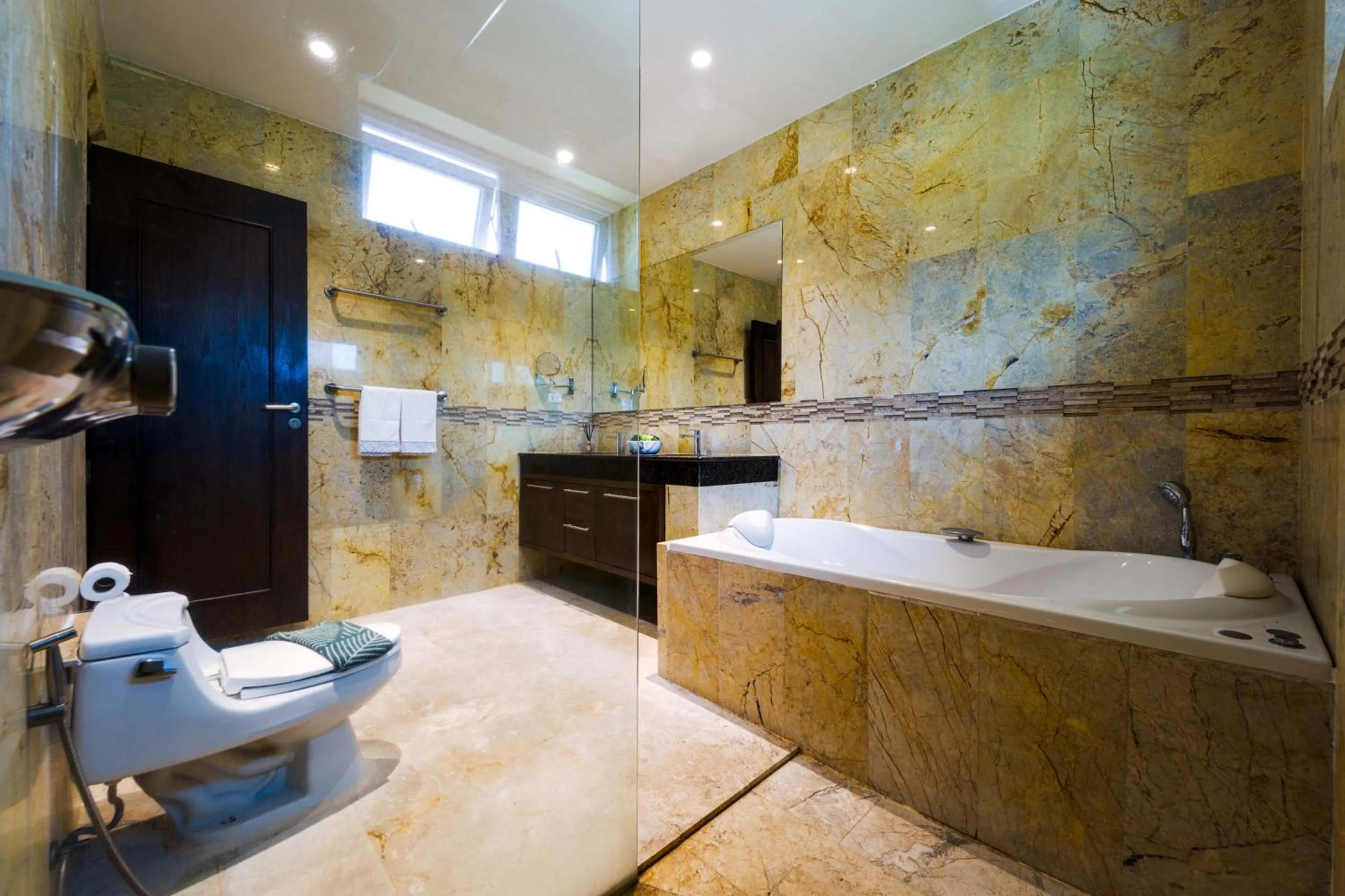6 Bedroom Luxury Villa on Golf Course PH125