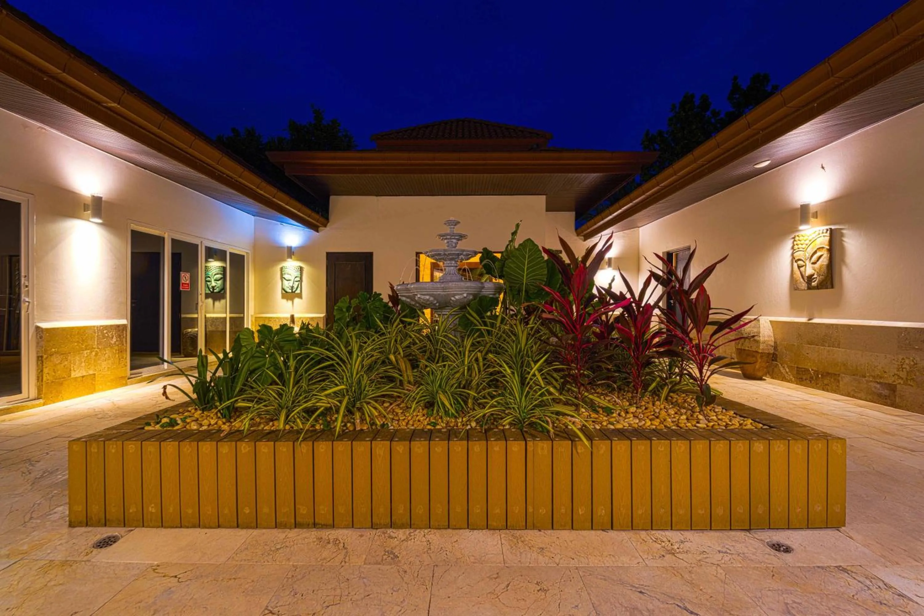 6 Bedroom Luxury Villa on Golf Course PH125