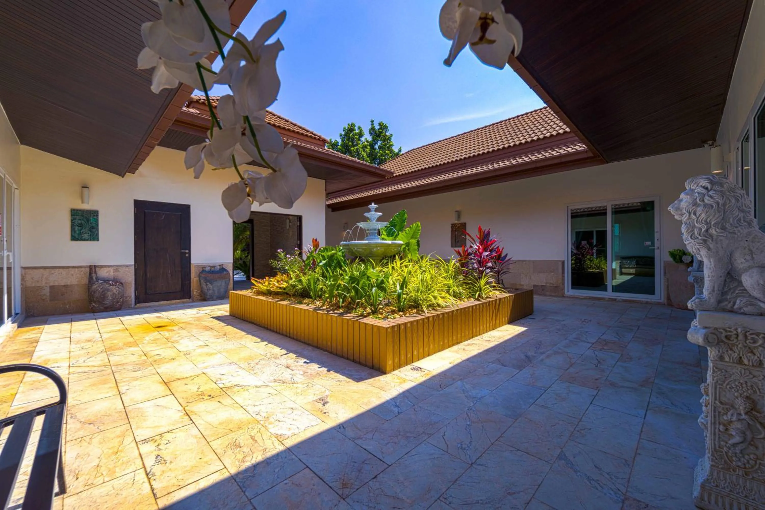 6 Bedroom Luxury Villa on Golf Course PH125