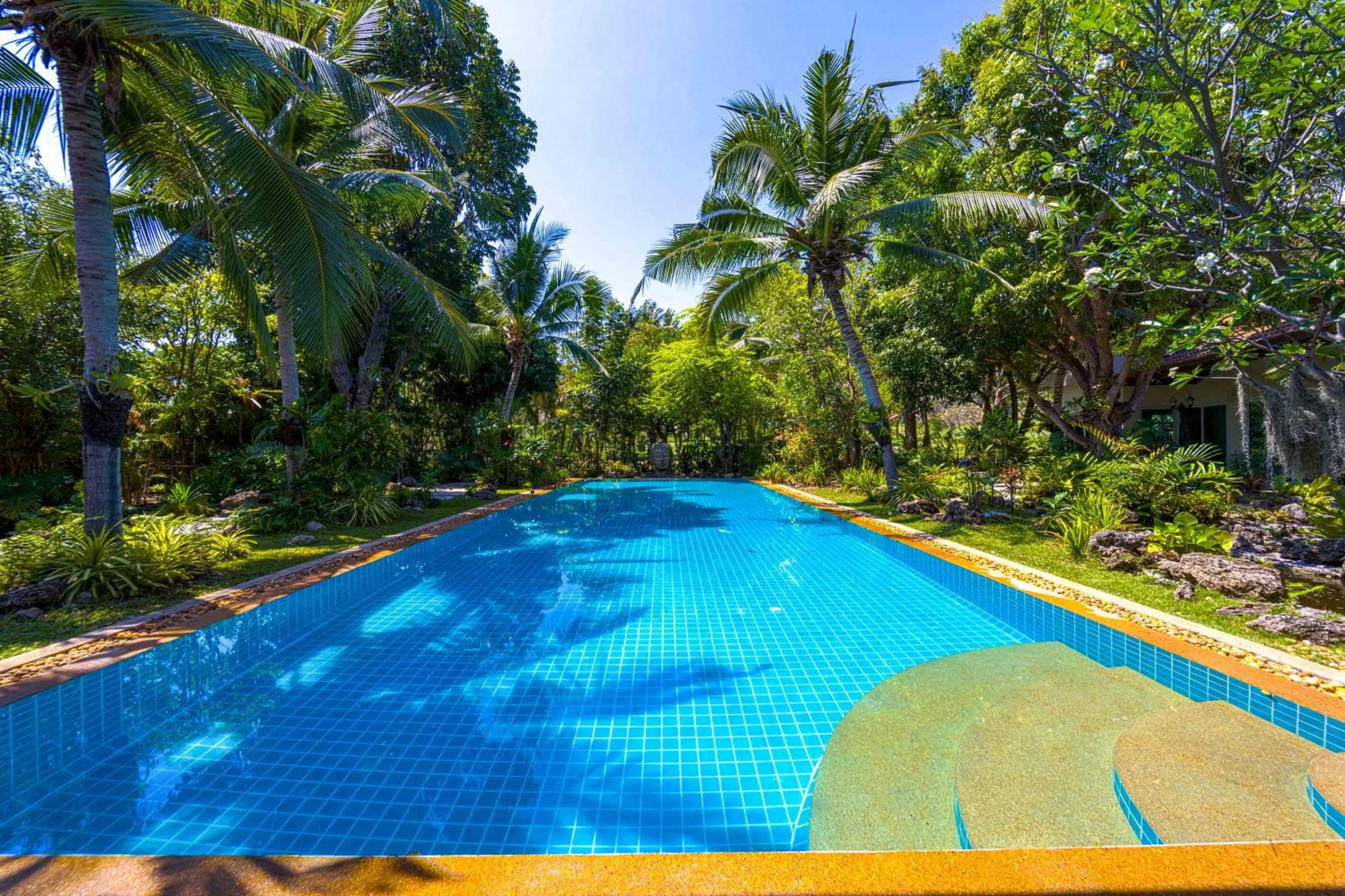 6 Bedroom Luxury Villa on Golf Course PH125