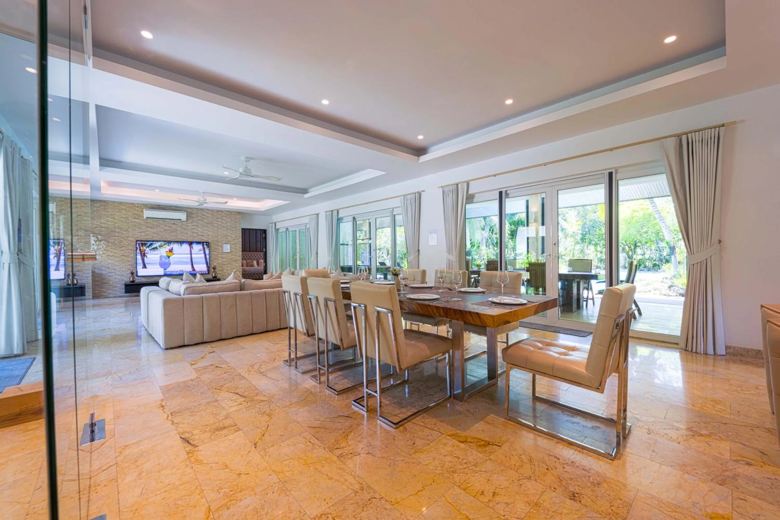 6 Bedroom Luxury Villa on Golf Course PH125