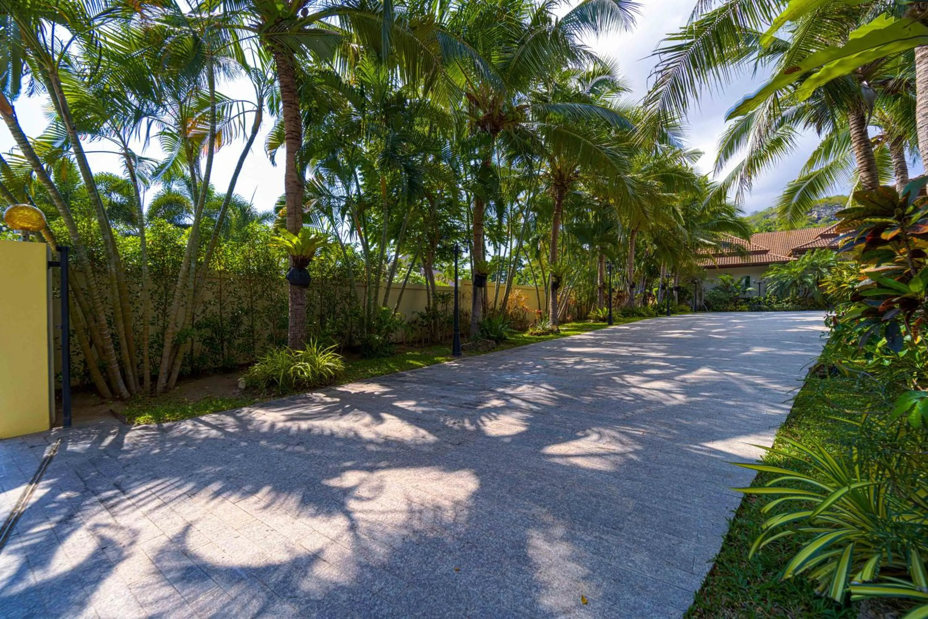 6 Bedroom Luxury Villa on Golf Course PH125