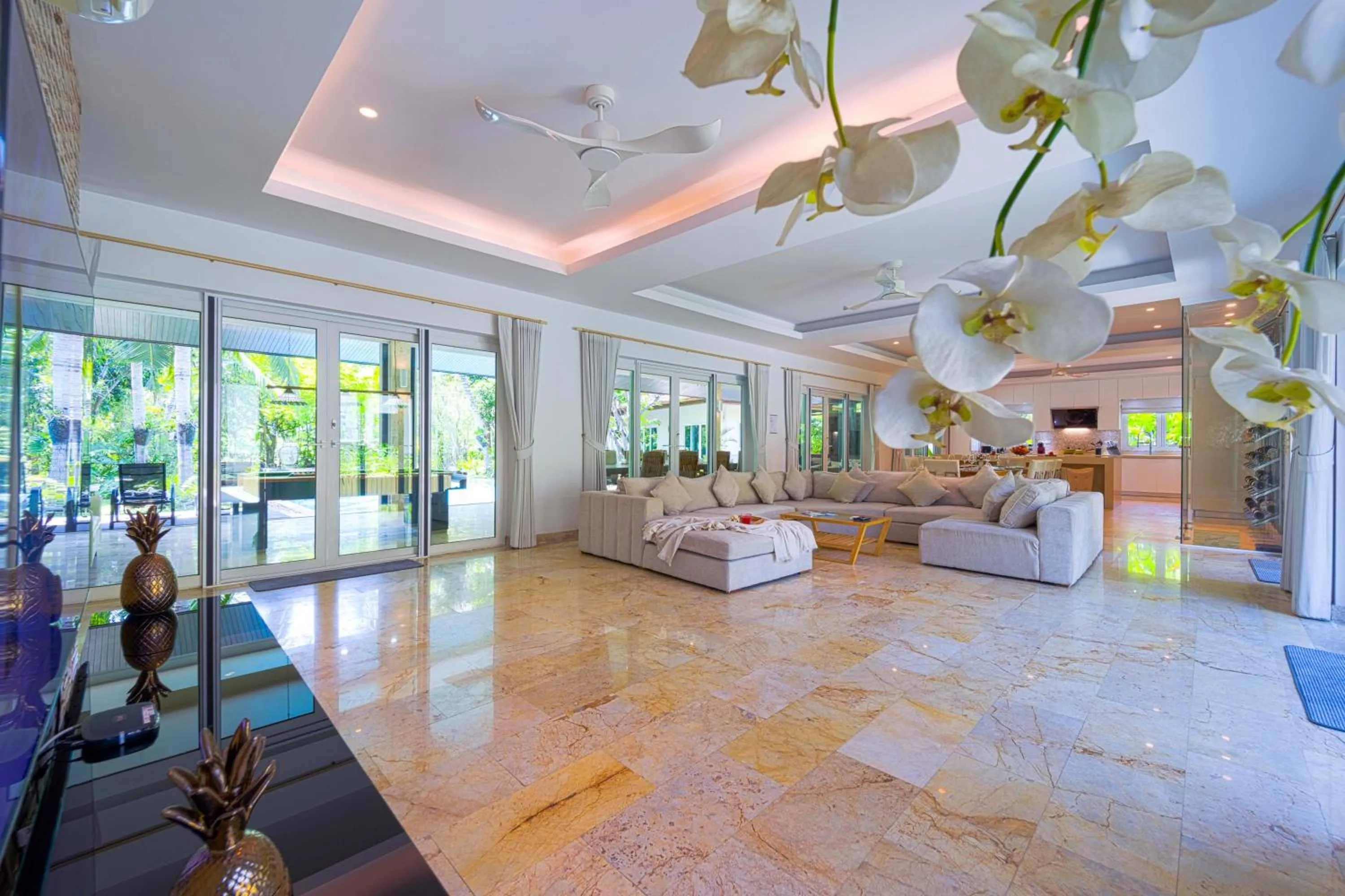 6 Bedroom Luxury Villa on Golf Course PH125