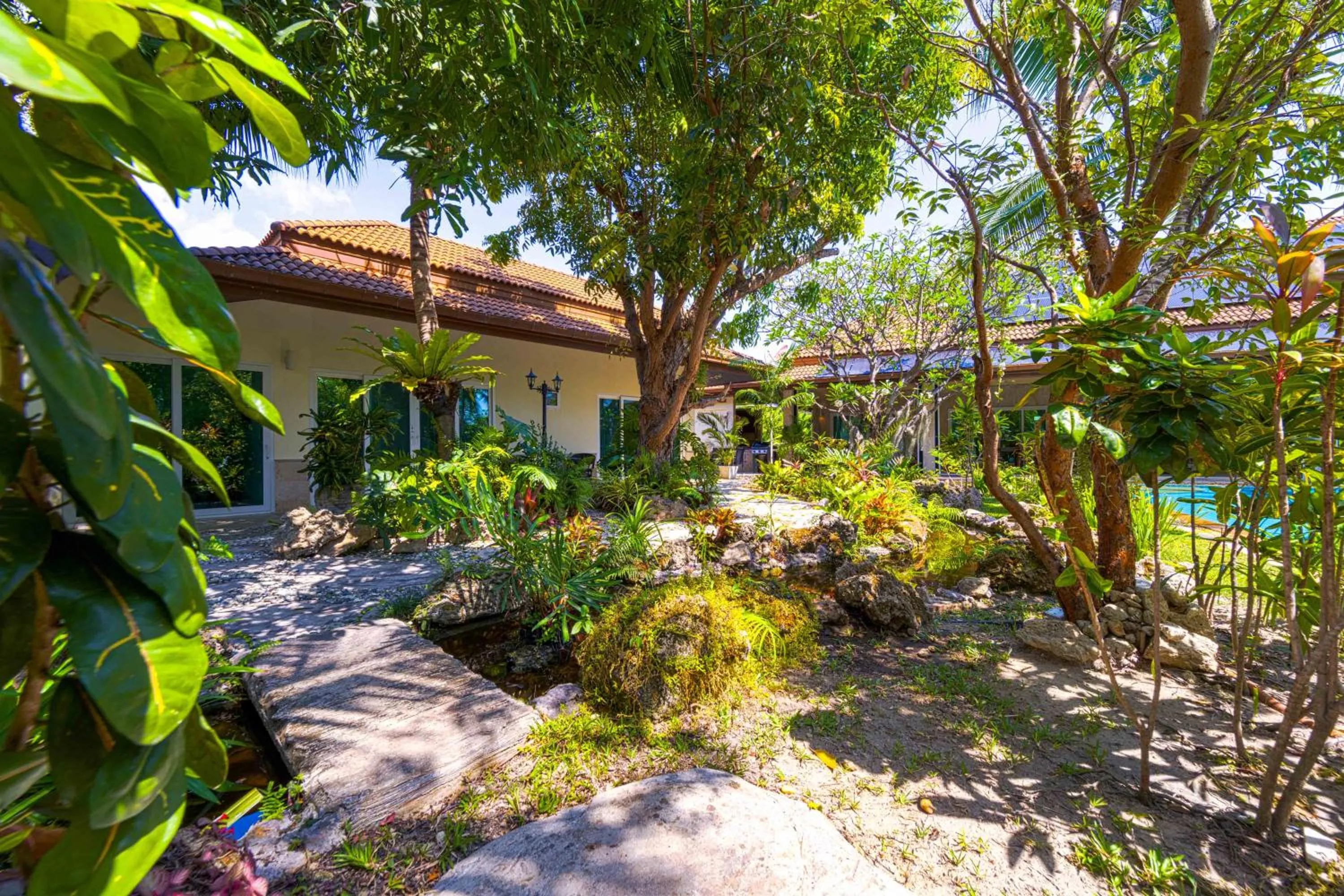 6 Bedroom Luxury Villa on Golf Course PH125