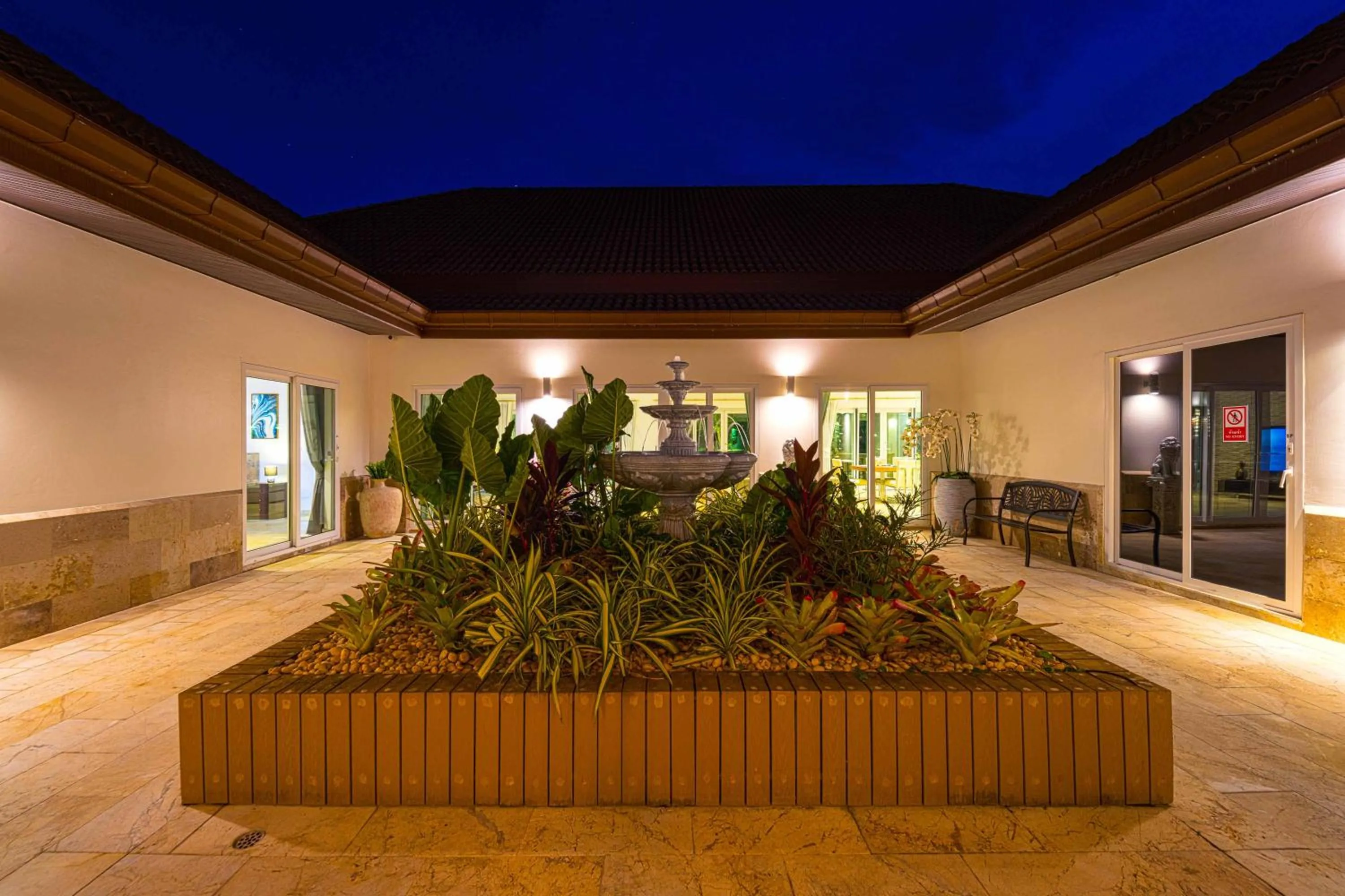 6 Bedroom Luxury Villa on Golf Course PH125