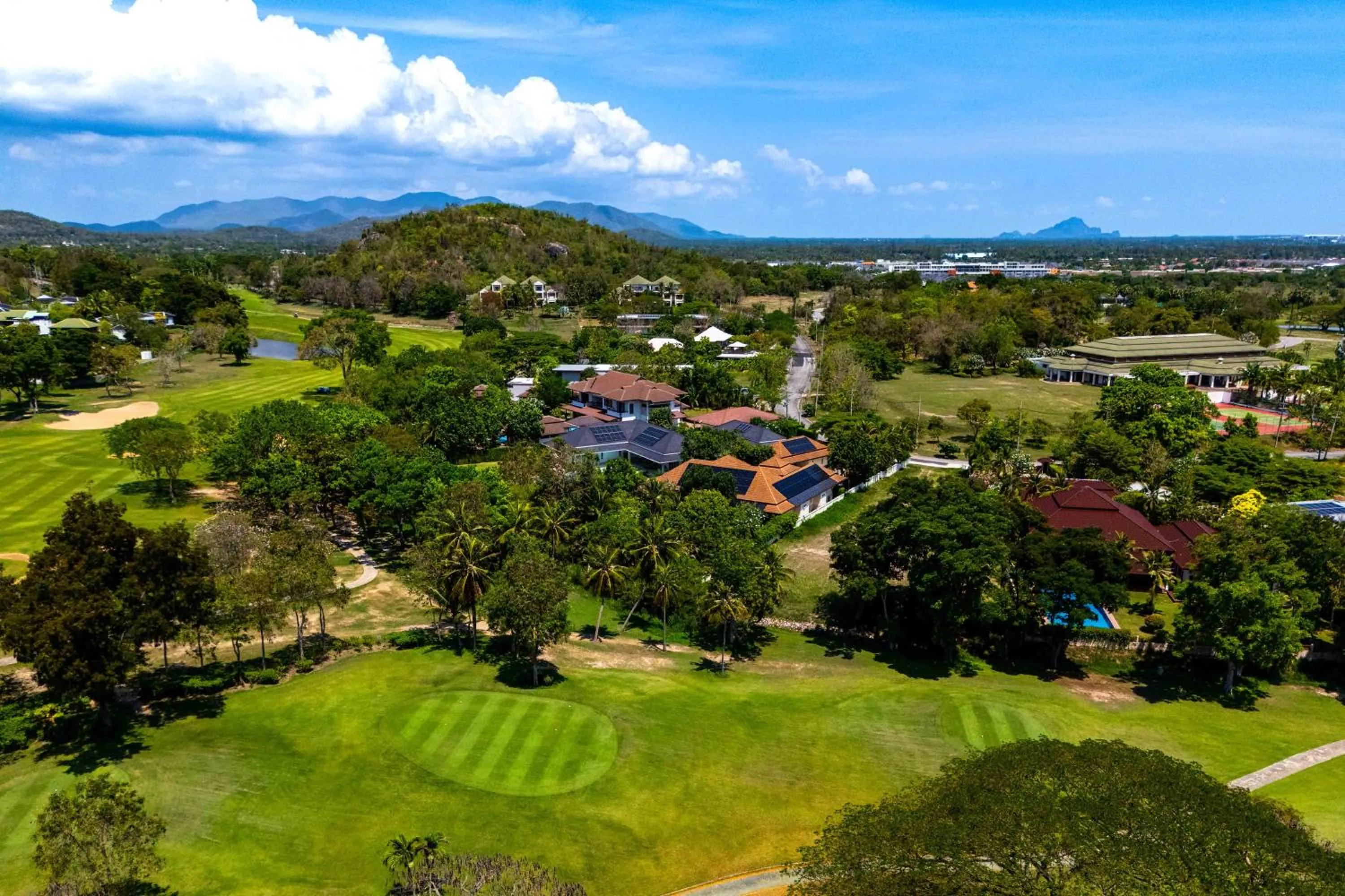 6 Bedroom Luxury Villa on Golf Course PH125