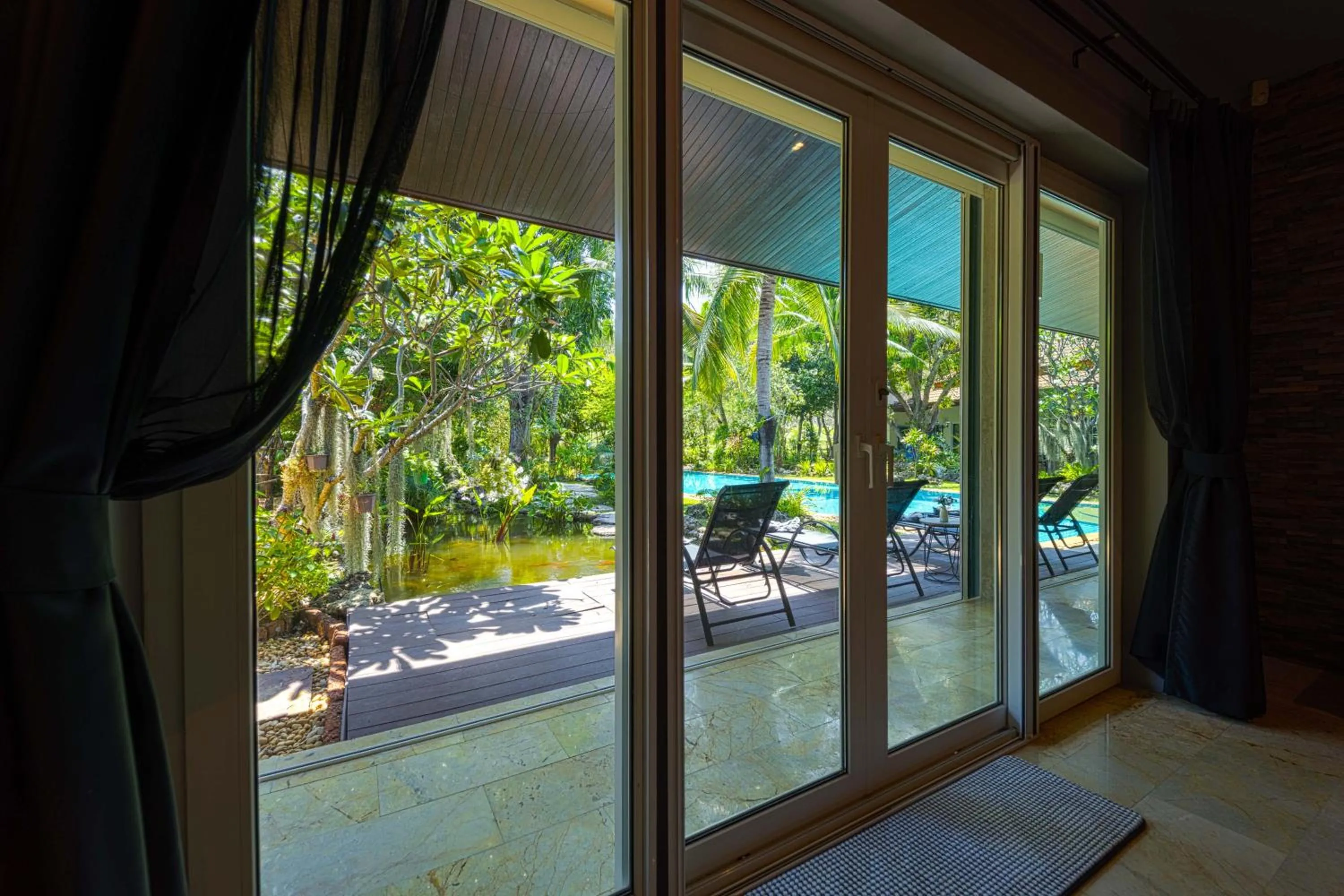 6 Bedroom Luxury Villa on Golf Course PH125