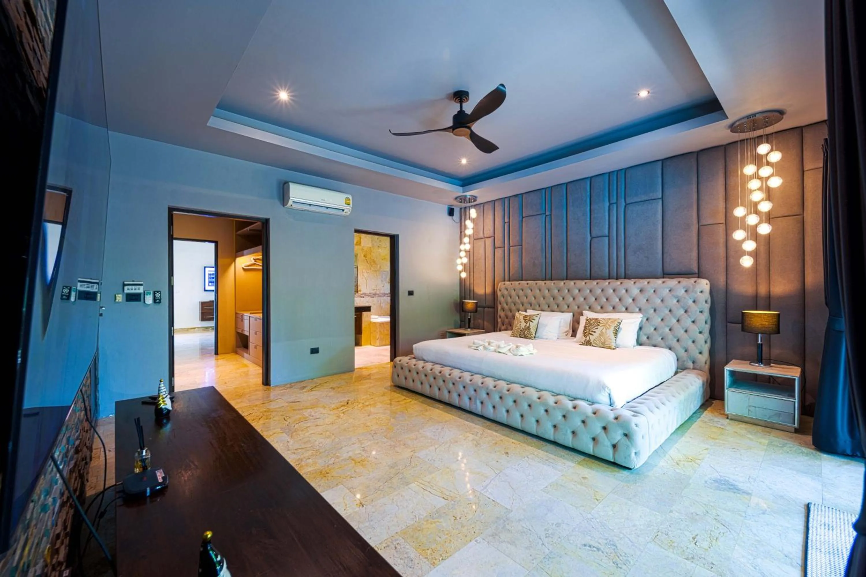 Bed in 6 Bedroom Luxury Villa on Golf Course PH125