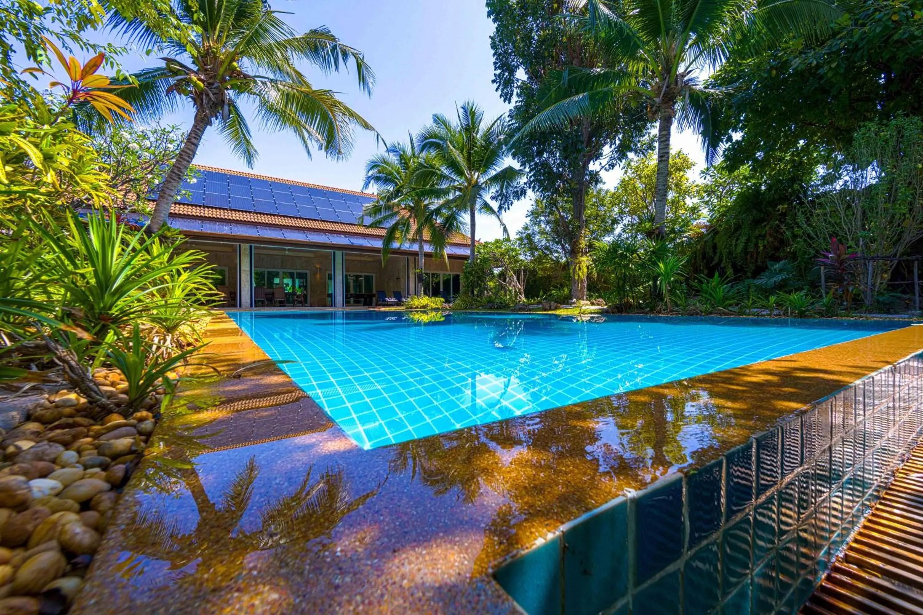 6 Bedroom Luxury Villa on Golf Course PH125