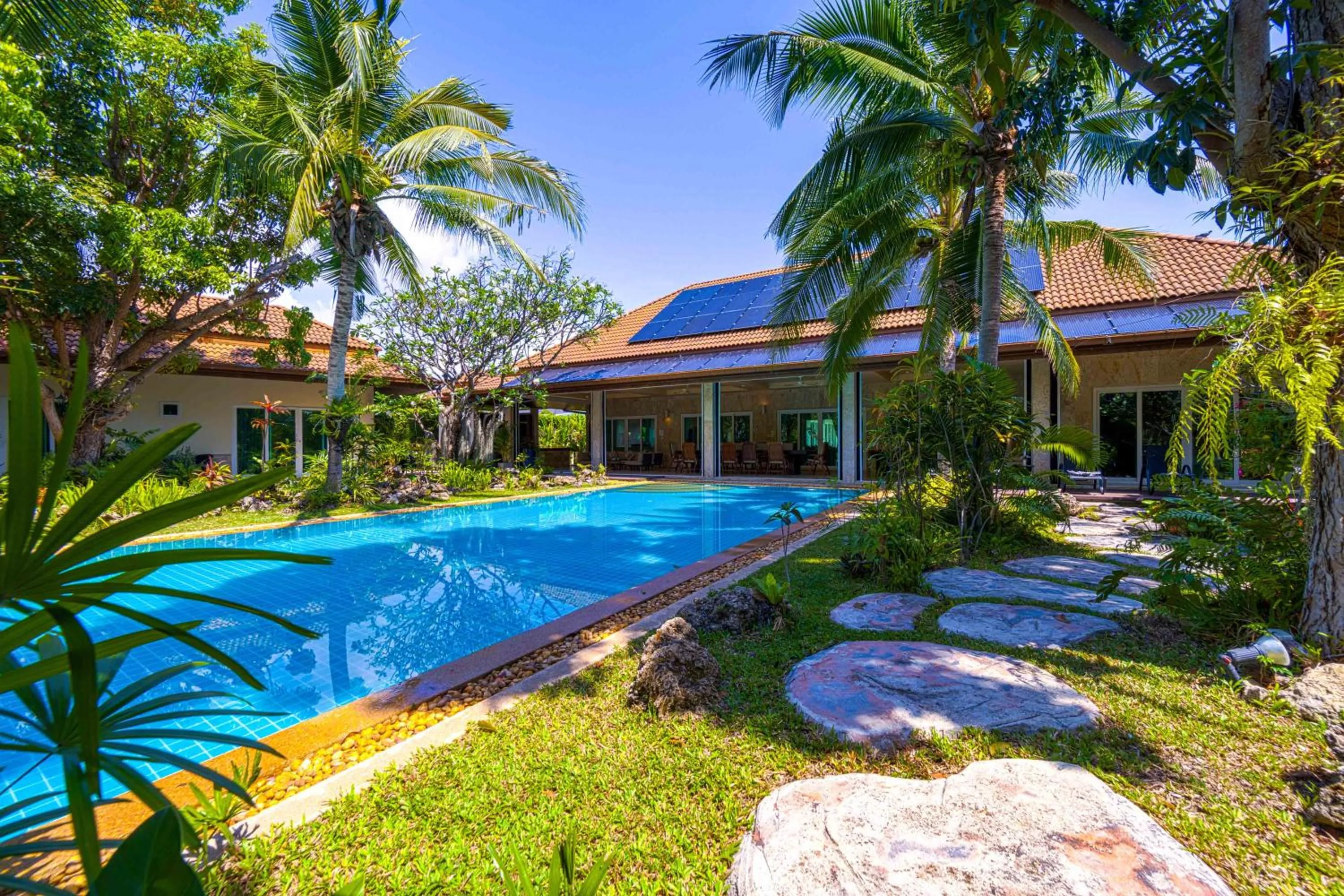 6 Bedroom Luxury Villa on Golf Course PH125