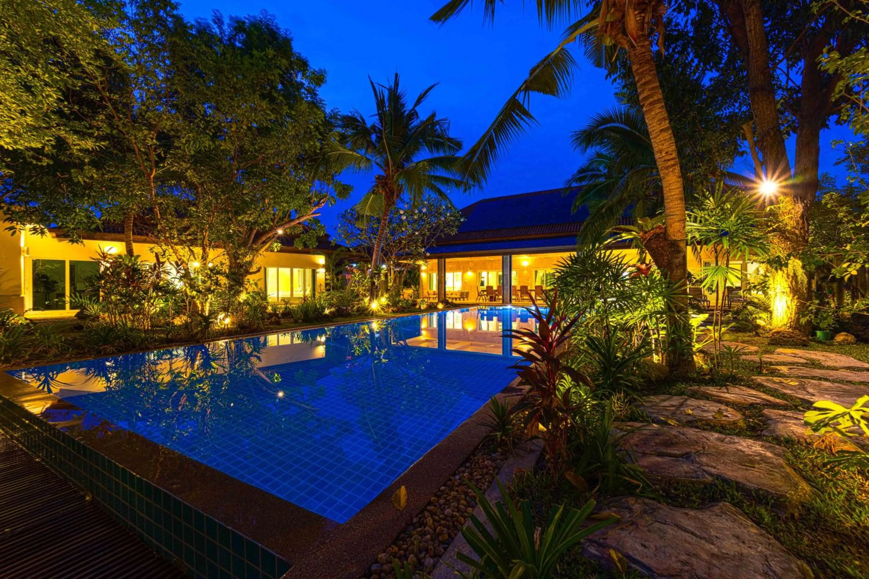 6 Bedroom Luxury Villa on Golf Course PH125