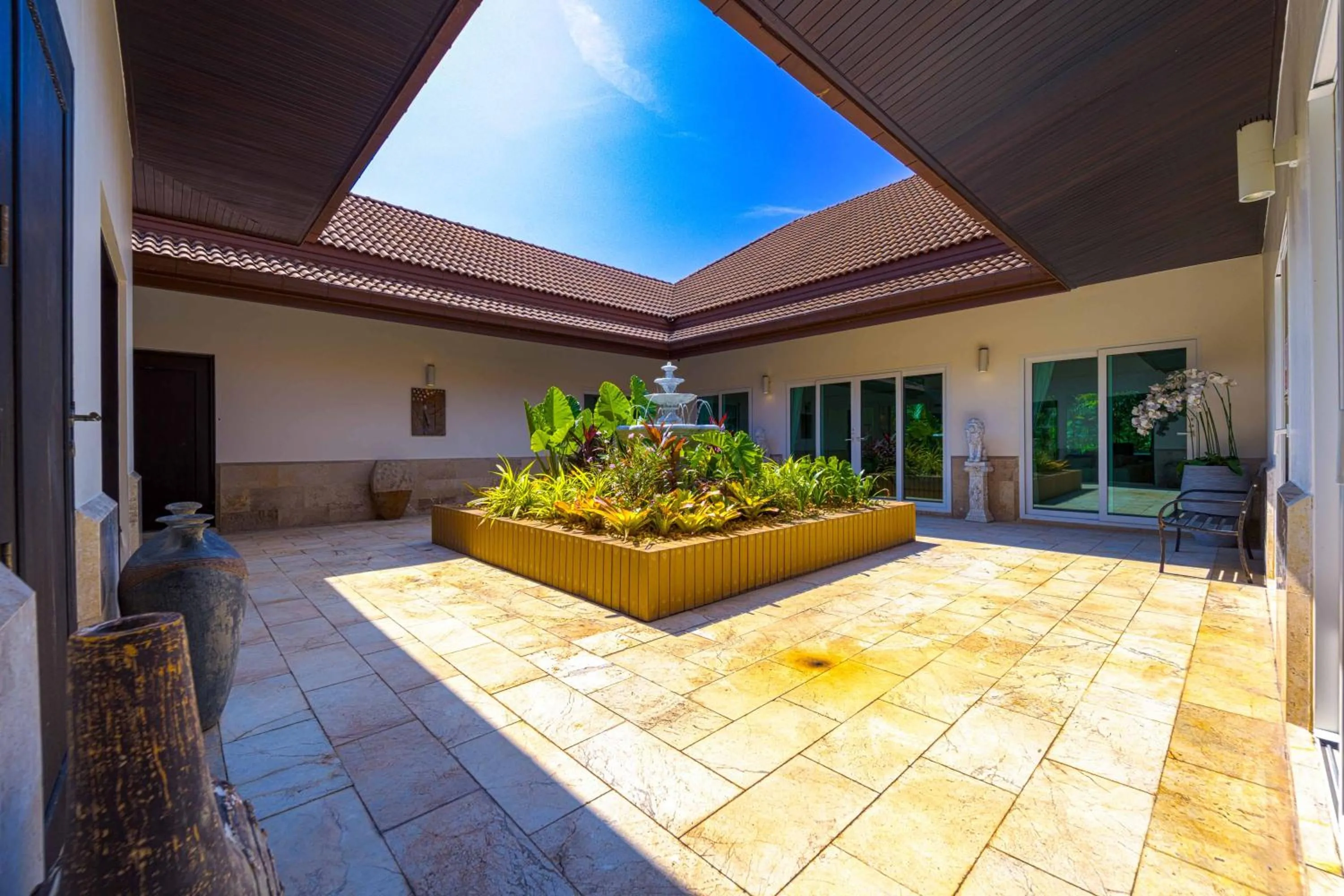 6 Bedroom Luxury Villa on Golf Course PH125