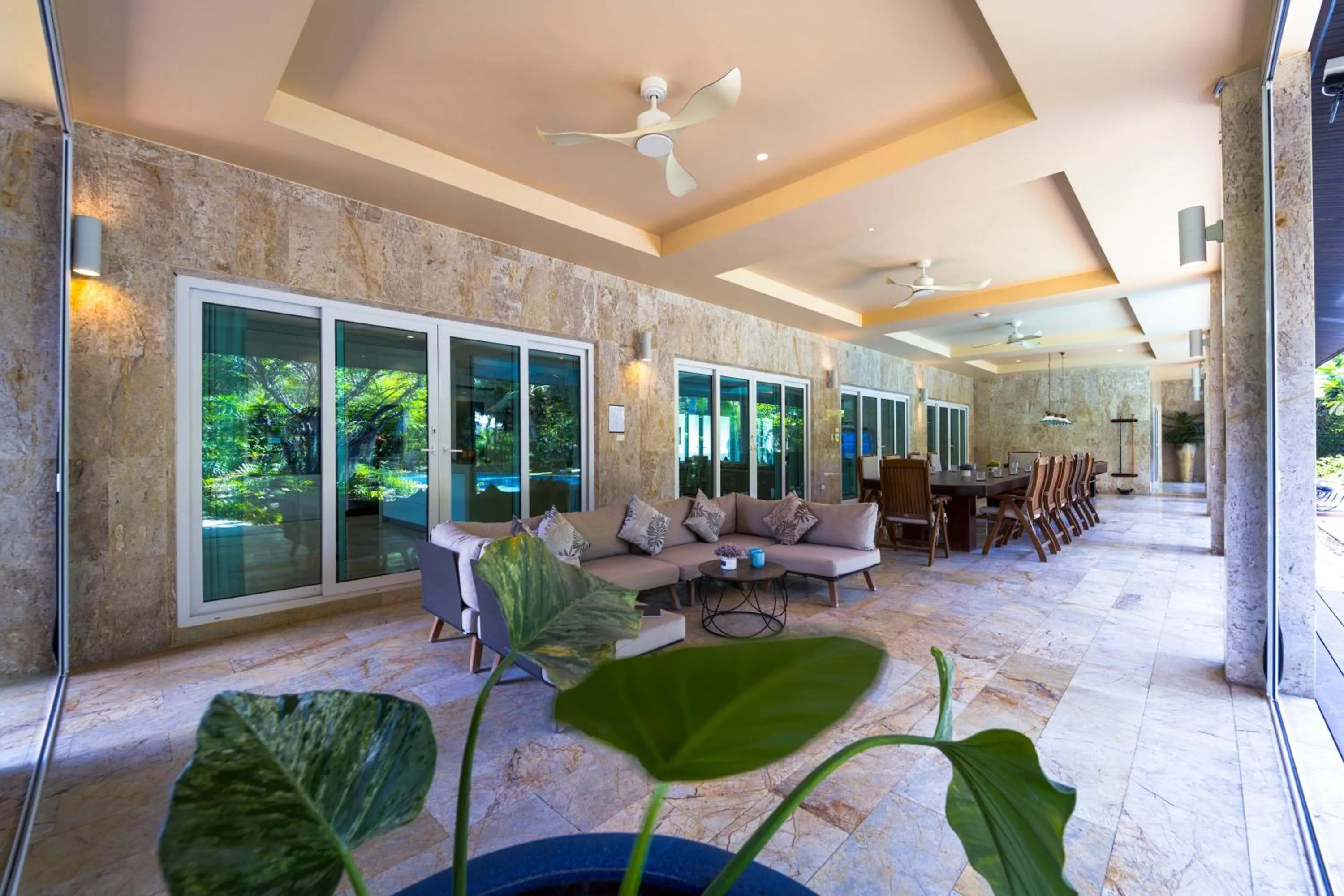 6 Bedroom Luxury Villa on Golf Course PH125
