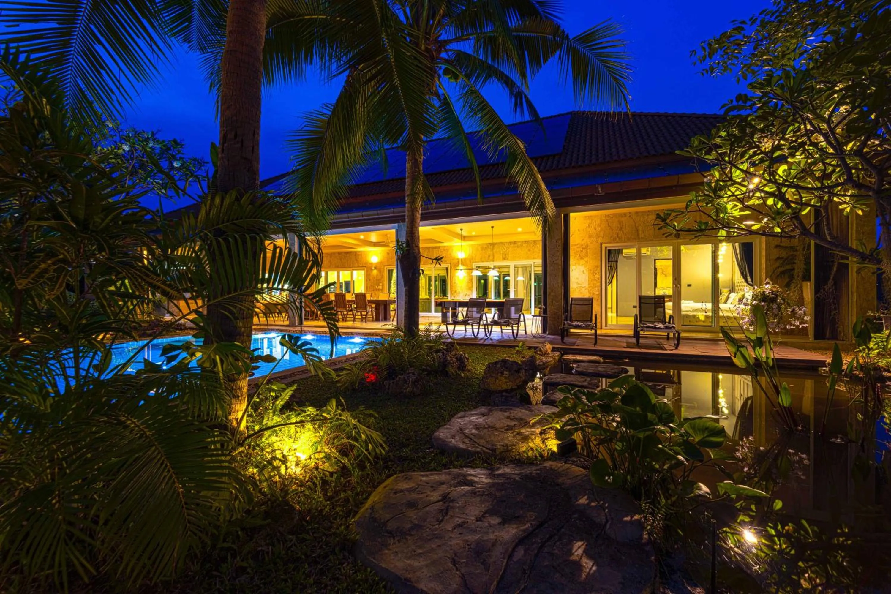 6 Bedroom Luxury Villa on Golf Course PH125