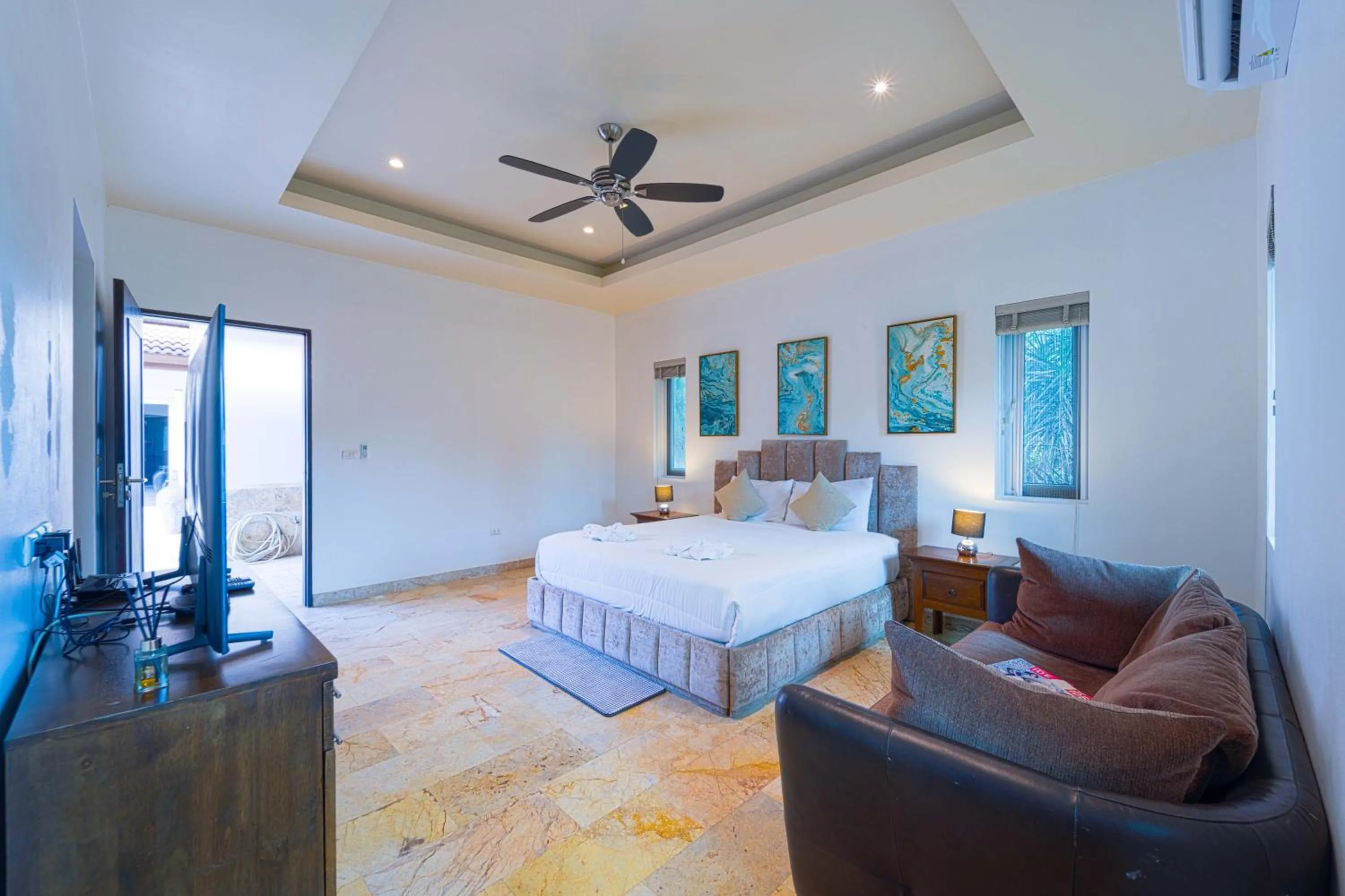 Bed in 6 Bedroom Luxury Villa on Golf Course PH125