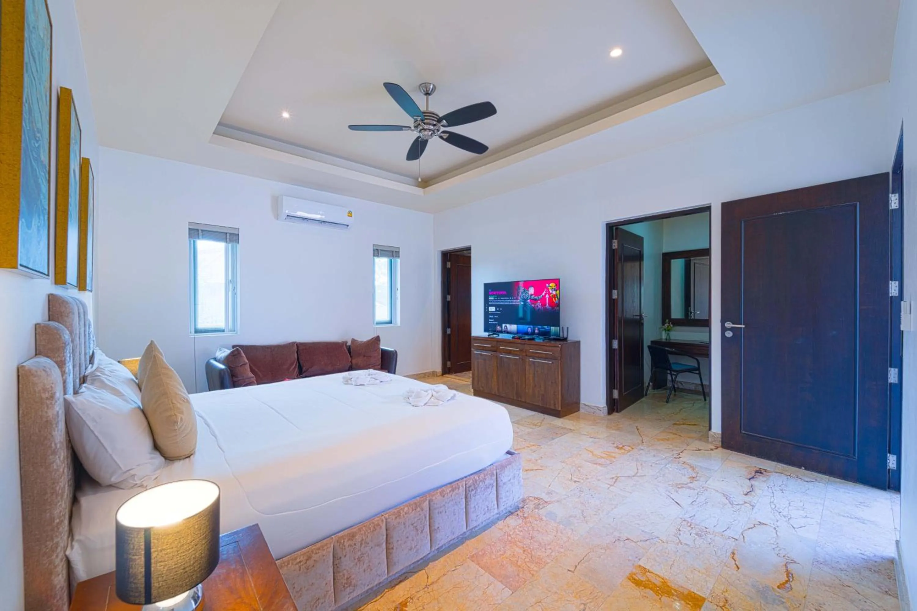 Bed in 6 Bedroom Luxury Villa on Golf Course PH125