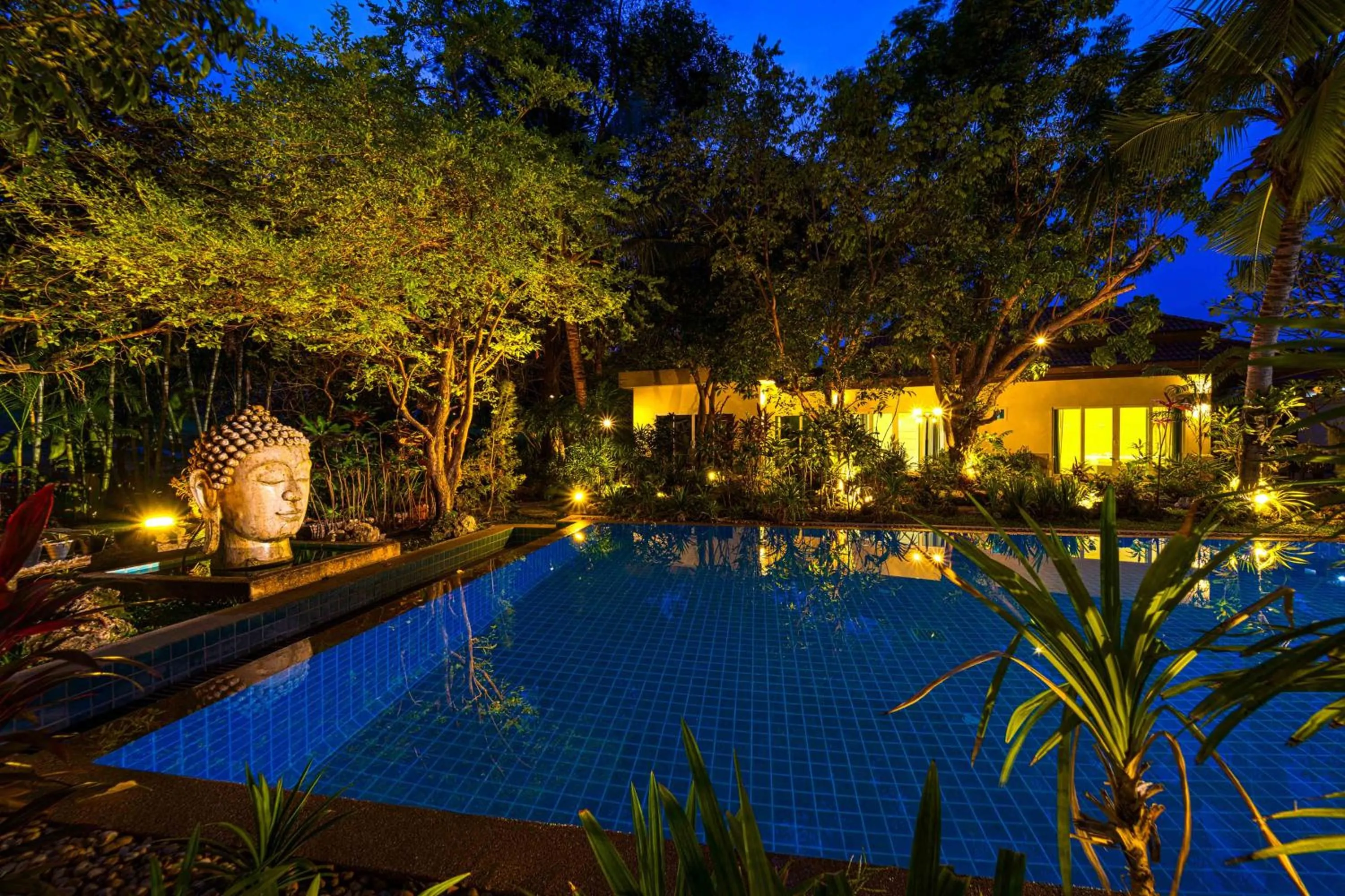 6 Bedroom Luxury Villa on Golf Course PH125