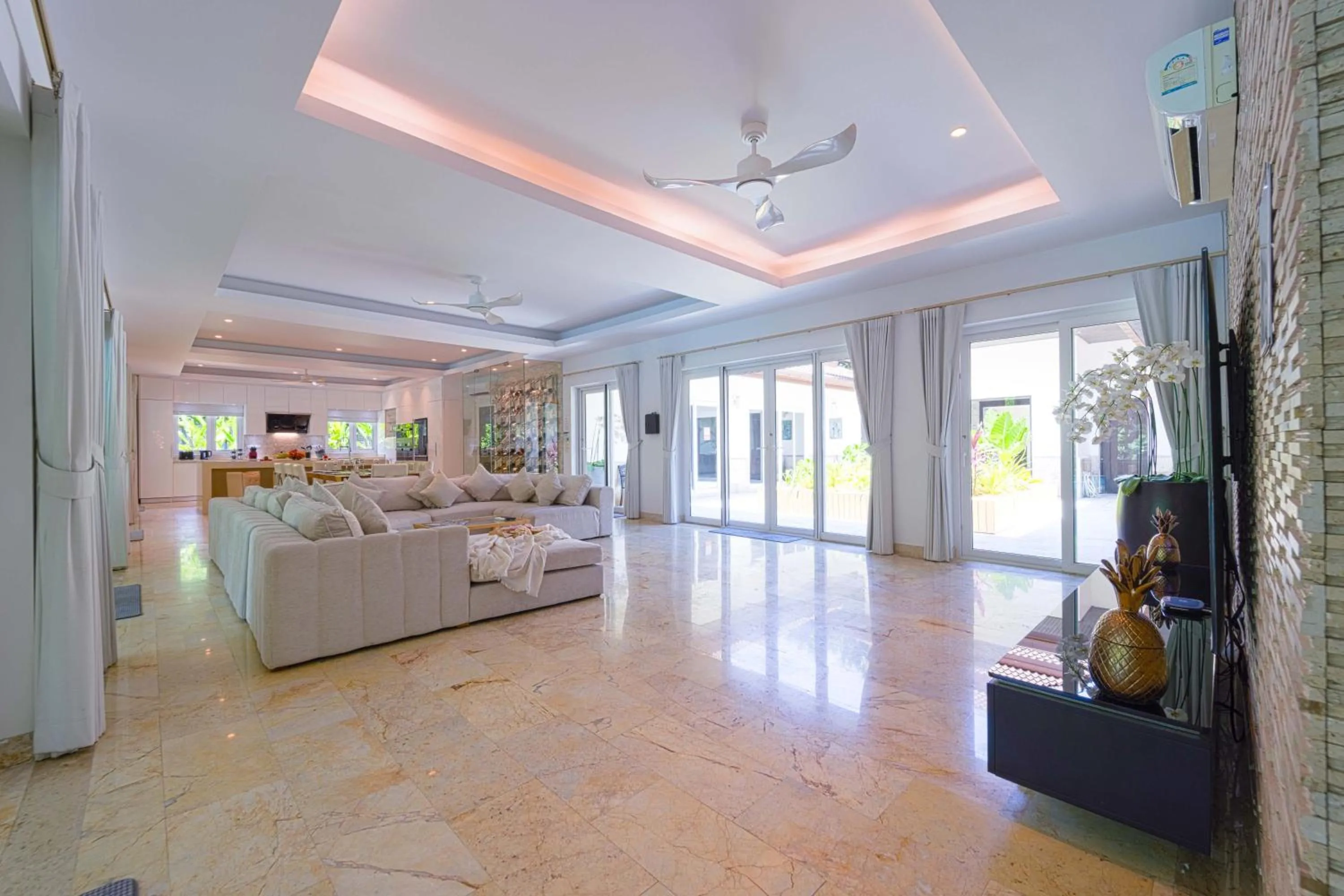 6 Bedroom Luxury Villa on Golf Course PH125