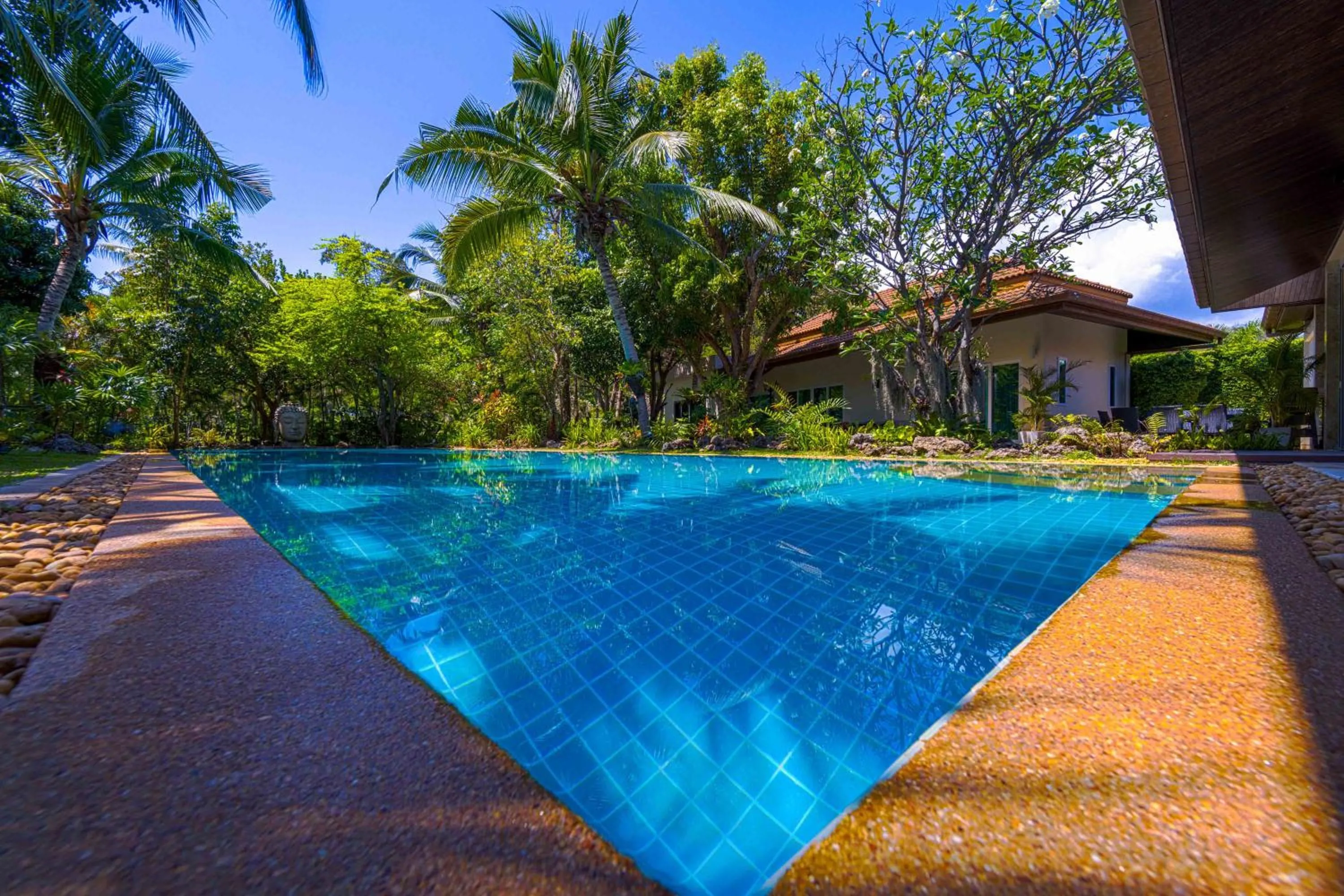 6 Bedroom Luxury Villa on Golf Course PH125