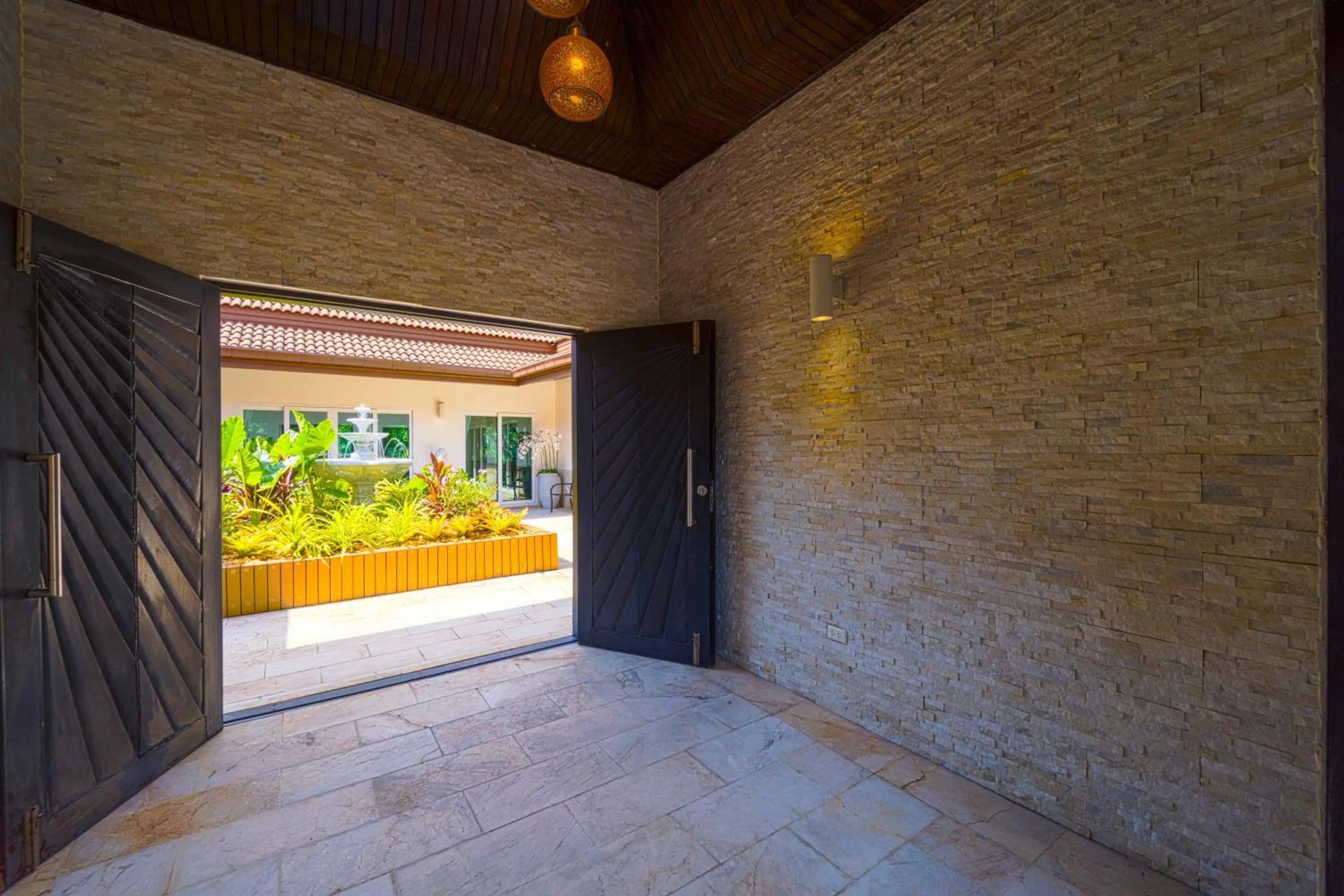 6 Bedroom Luxury Villa on Golf Course PH125