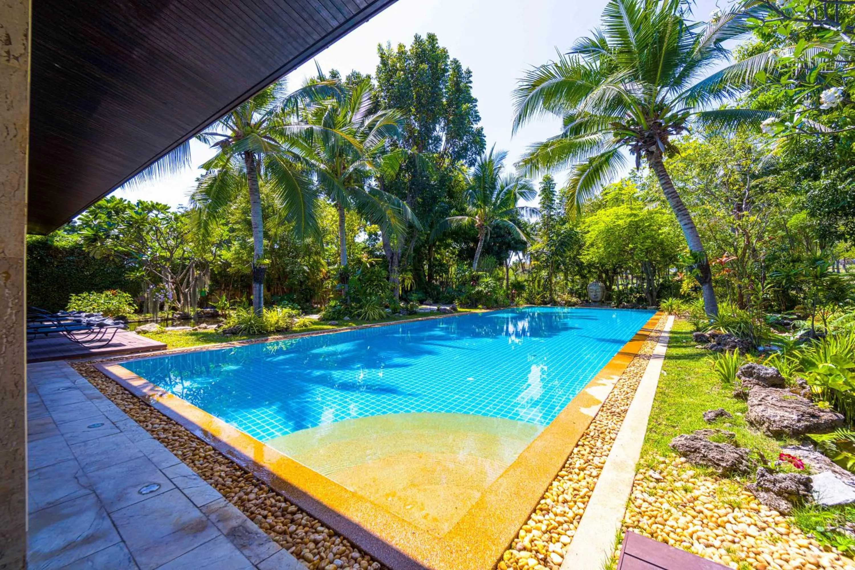 6 Bedroom Luxury Villa on Golf Course PH125