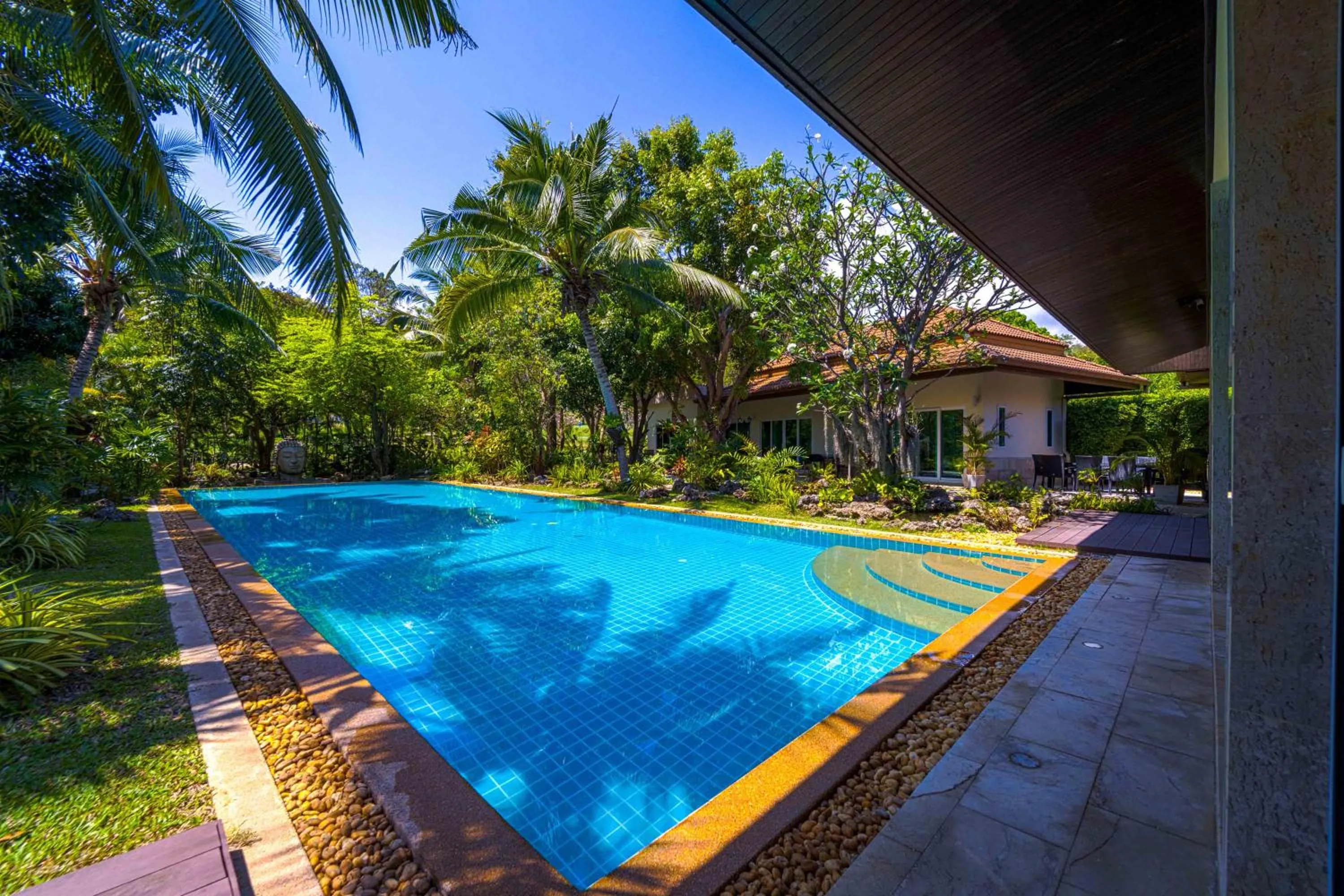 6 Bedroom Luxury Villa on Golf Course PH125
