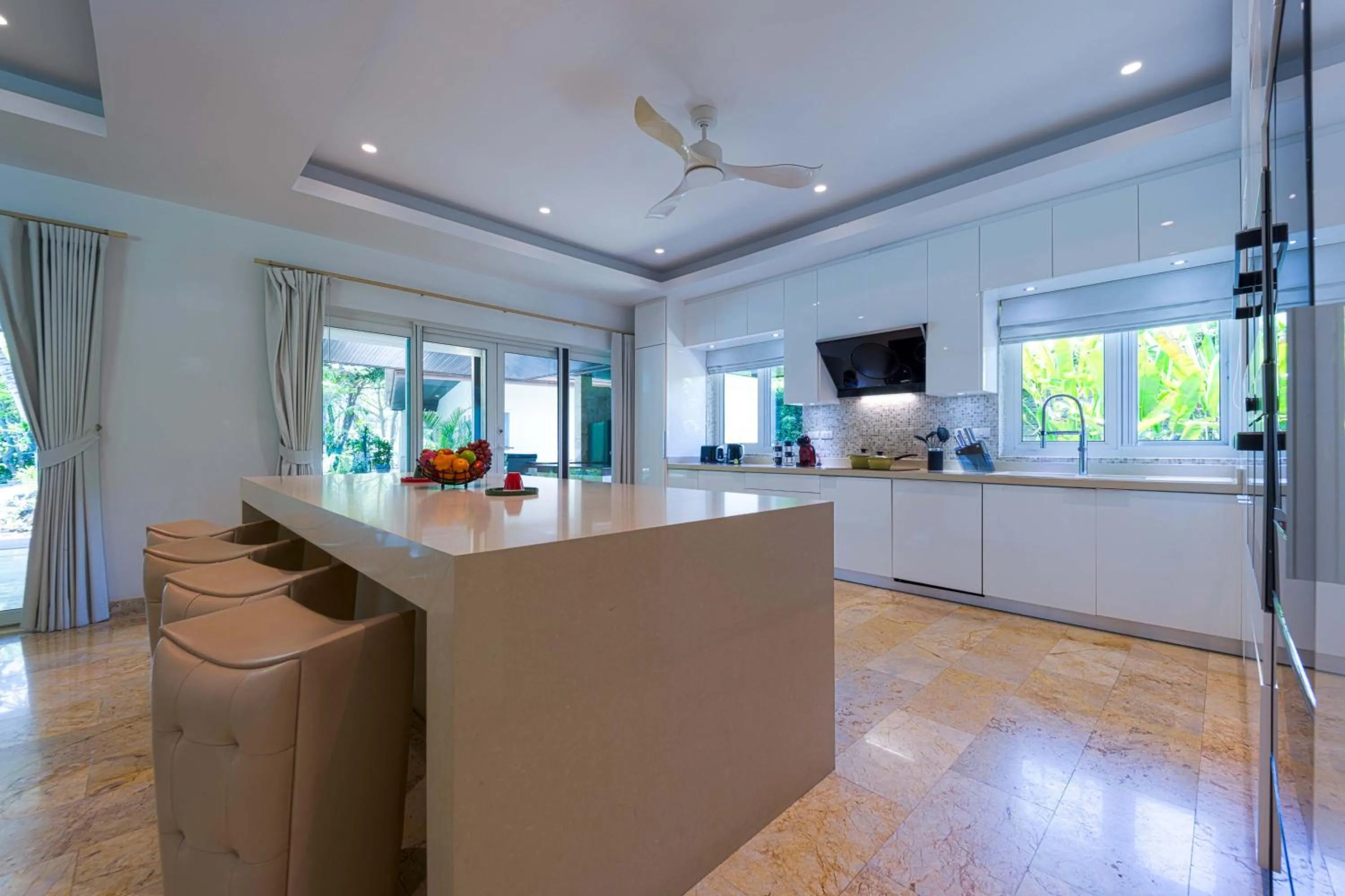 6 Bedroom Luxury Villa on Golf Course PH125