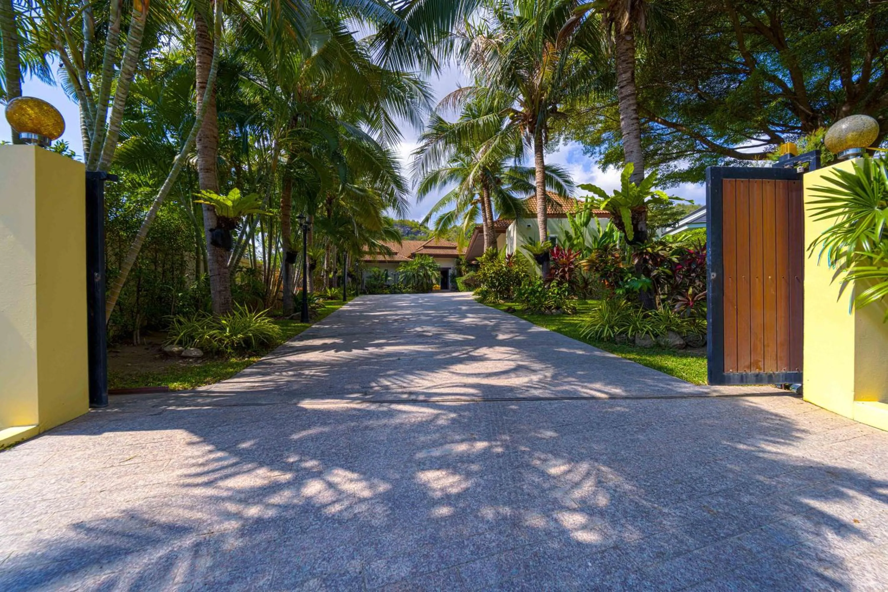 6 Bedroom Luxury Villa on Golf Course PH125