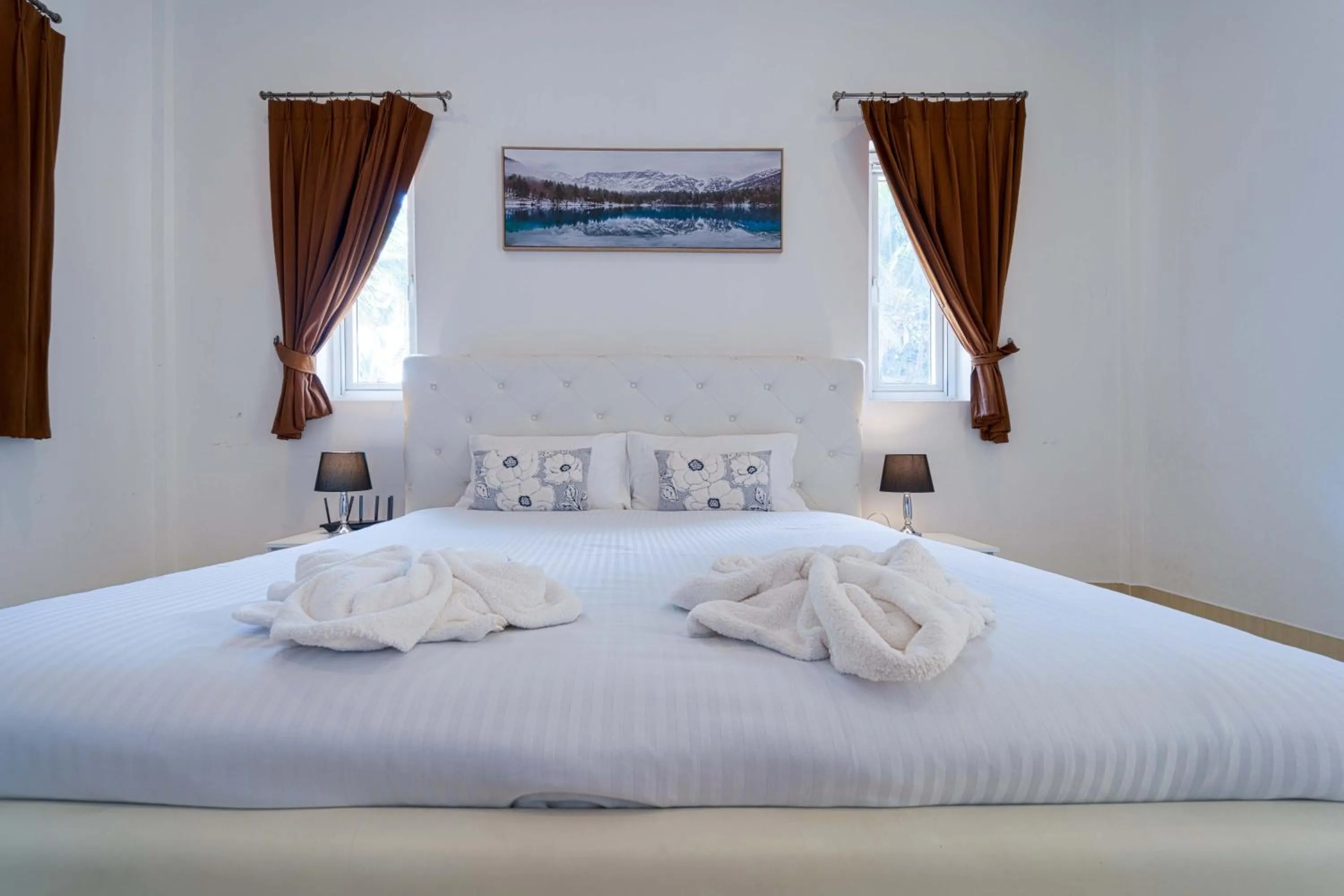 Bed in 6 Bedroom Luxury Villa on Golf Course PH125