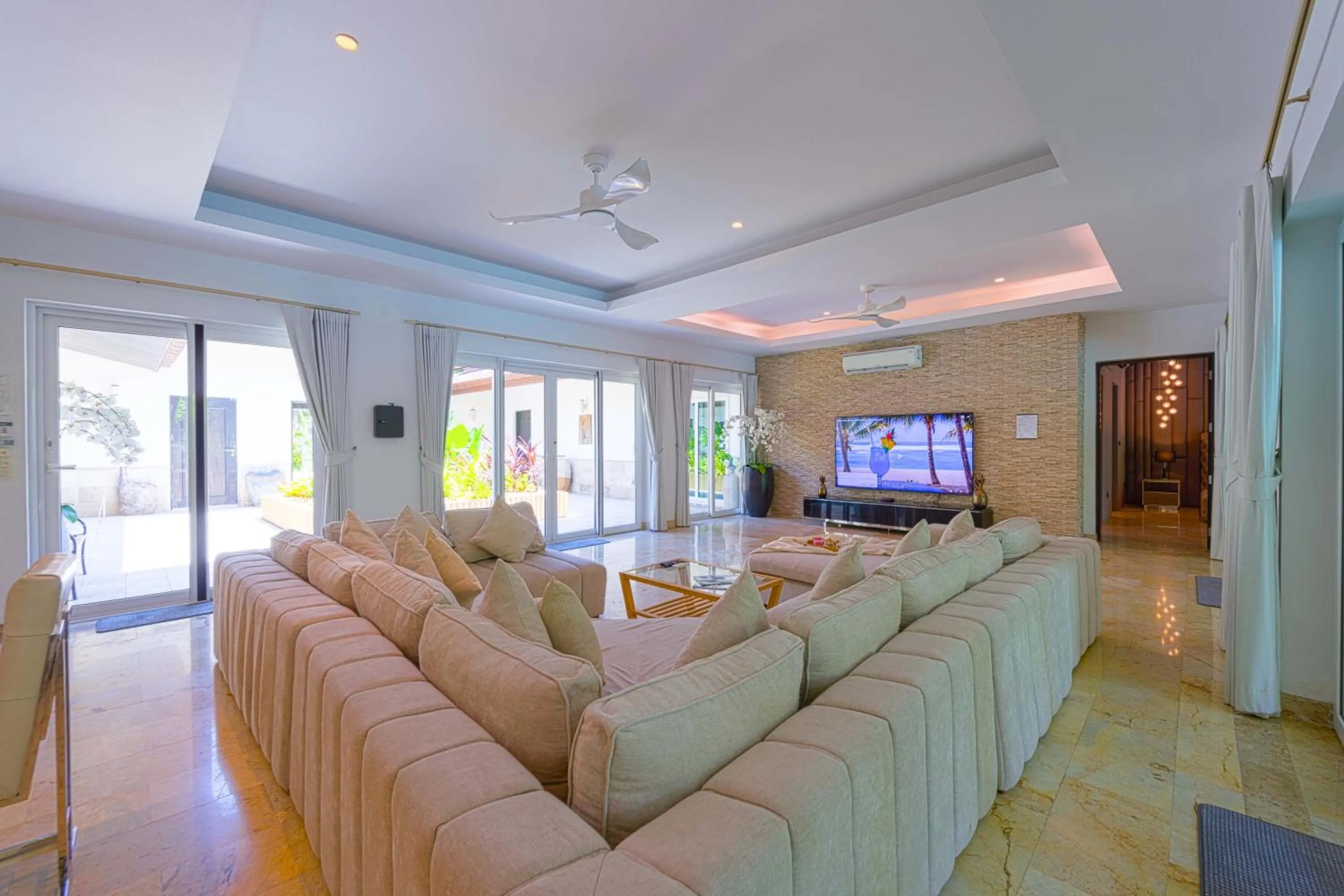 6 Bedroom Luxury Villa on Golf Course PH125