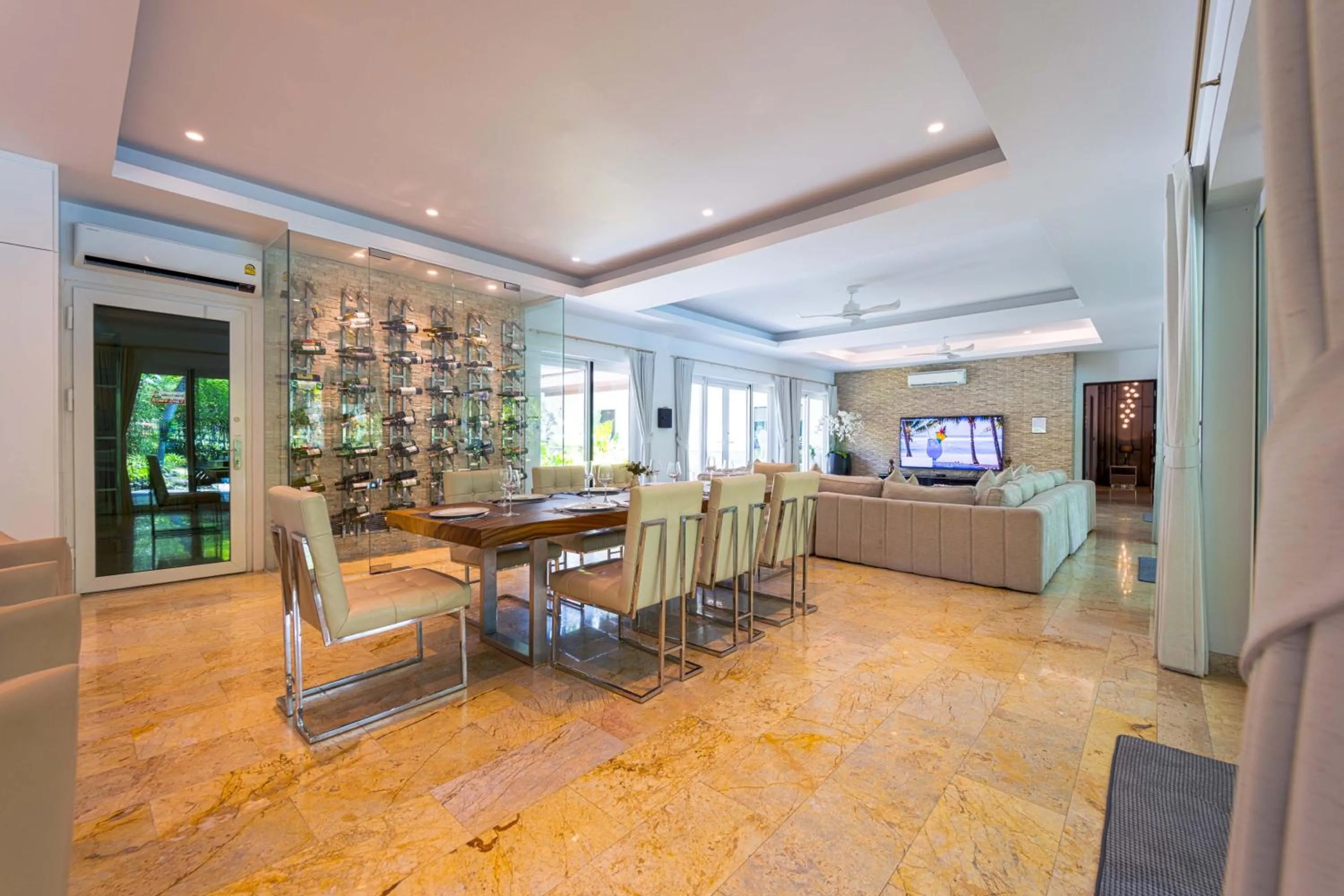 6 Bedroom Luxury Villa on Golf Course PH125
