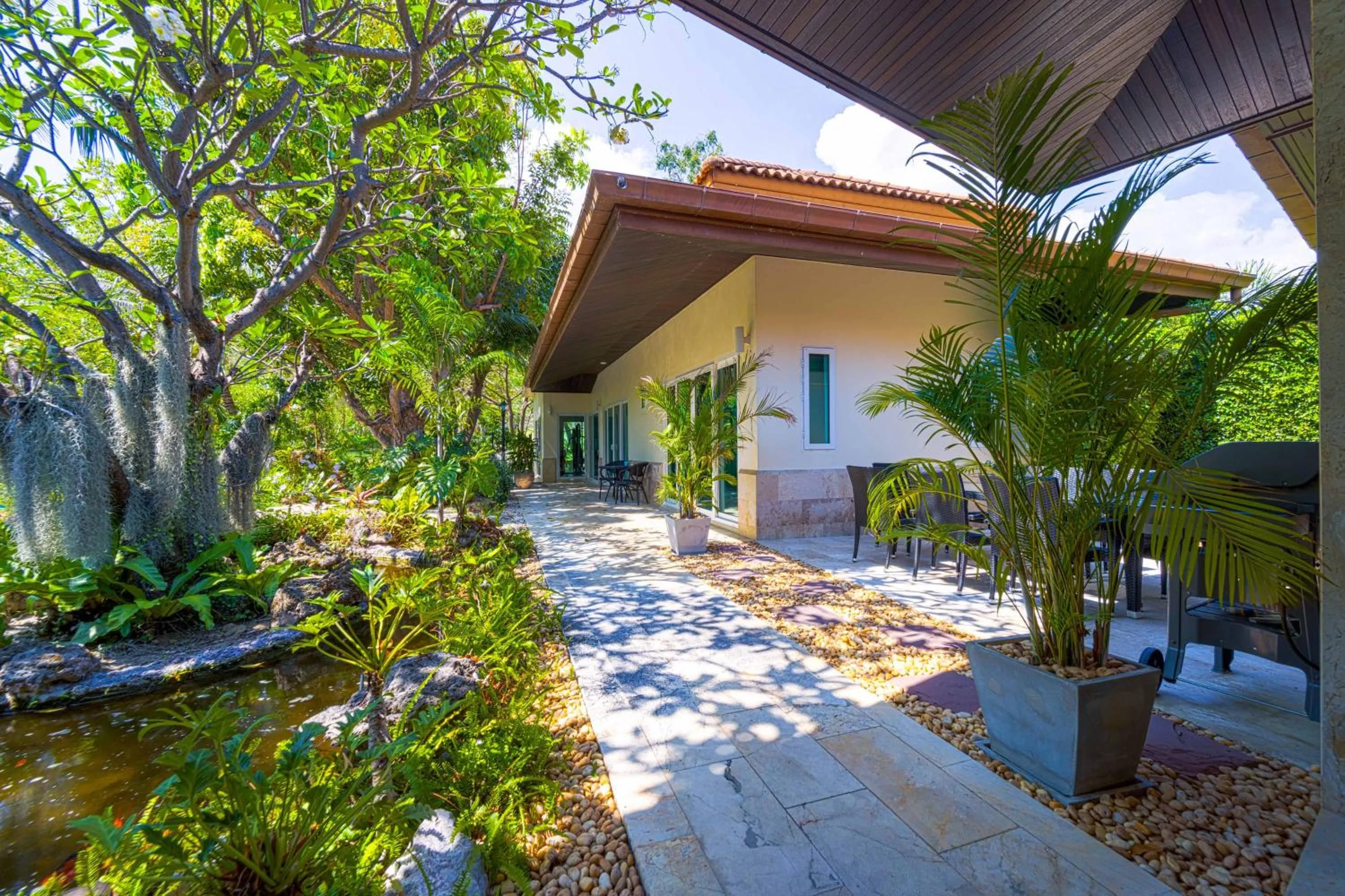 6 Bedroom Luxury Villa on Golf Course PH125
