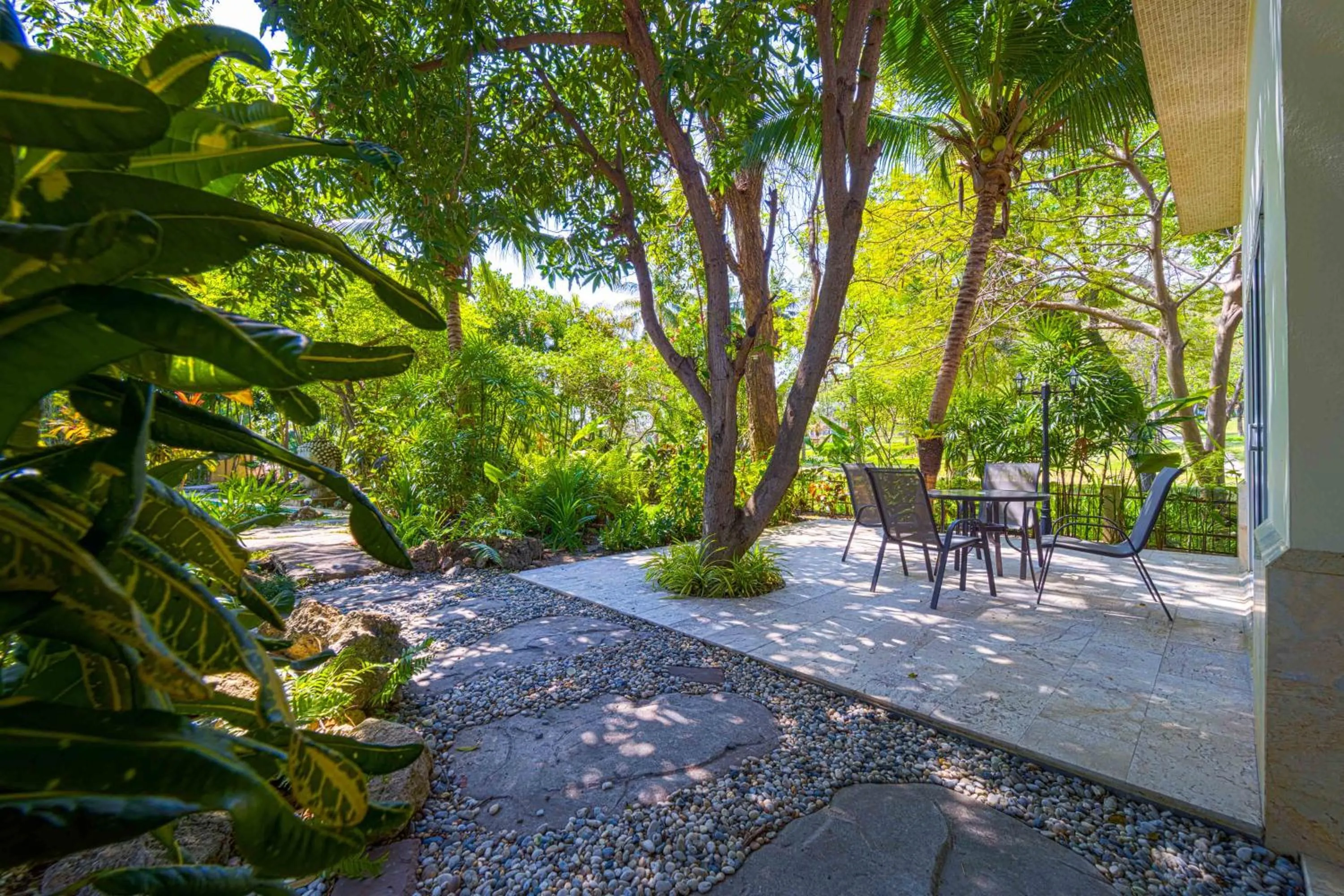6 Bedroom Luxury Villa on Golf Course PH125