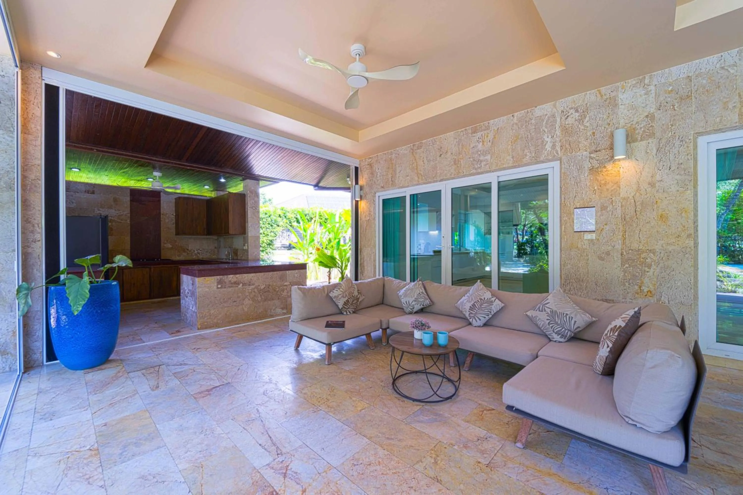 6 Bedroom Luxury Villa on Golf Course PH125