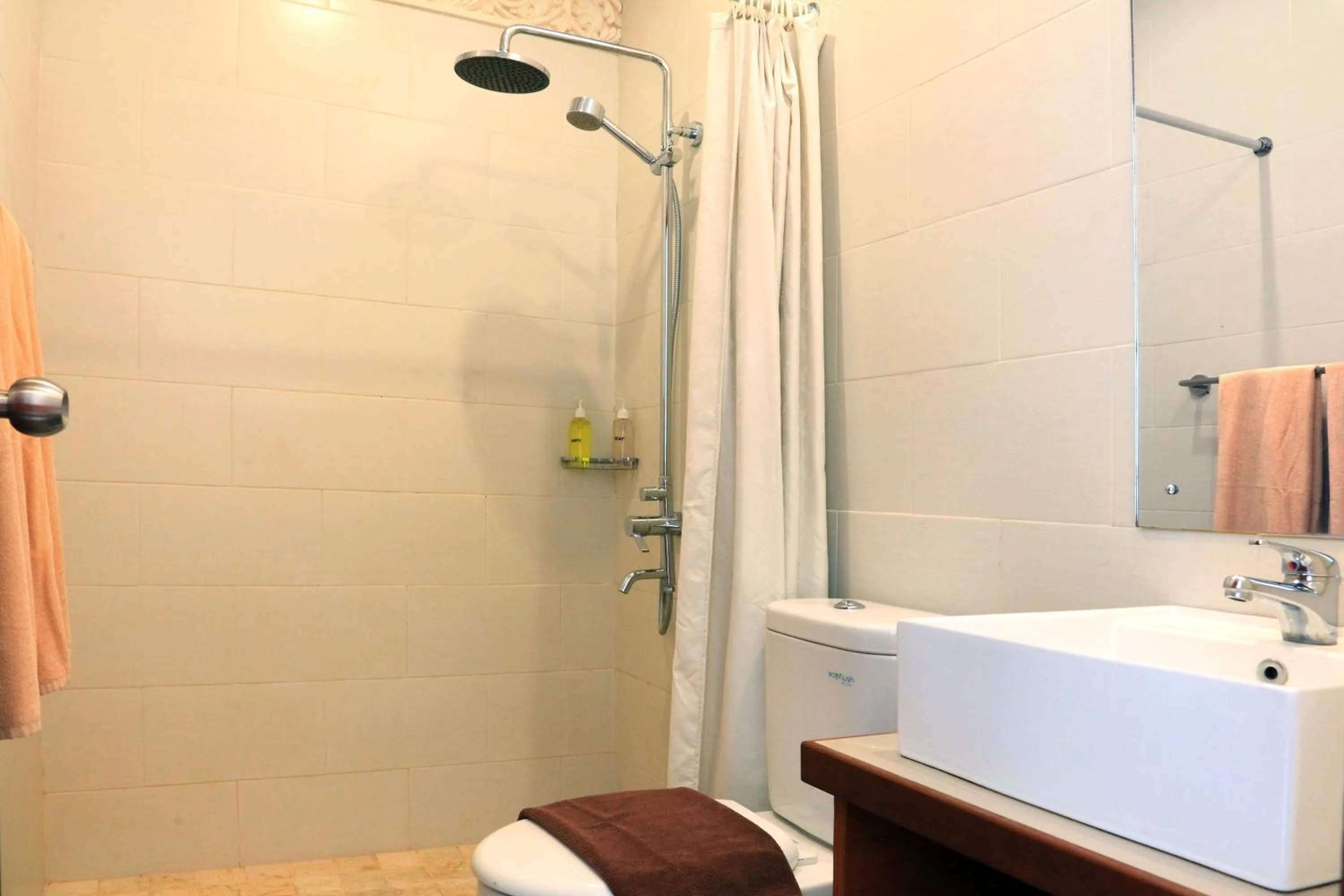 Shower in Cening Ayu Sanur