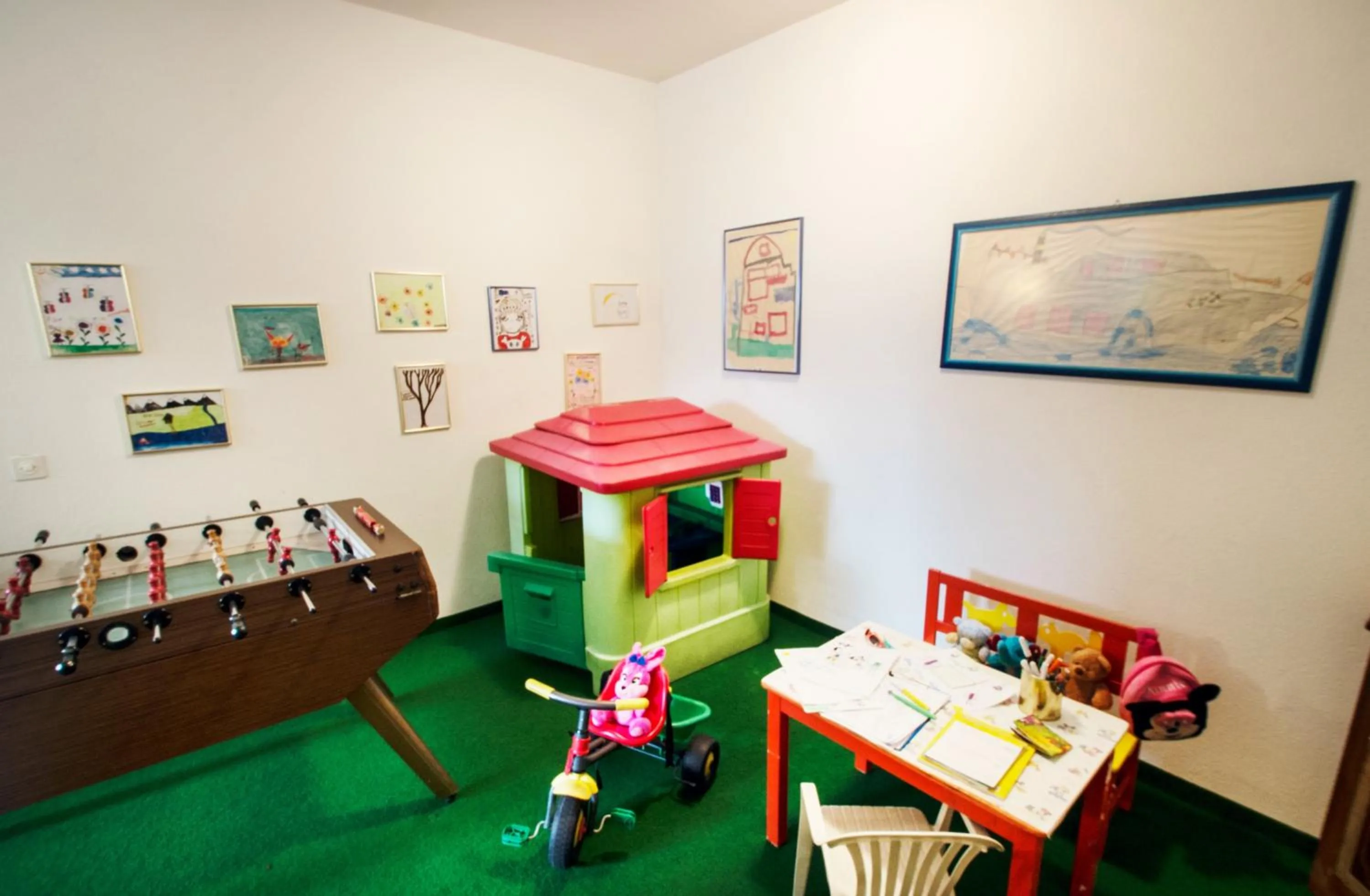 Children play ground in International au Lac Historic Lakeside Hotel