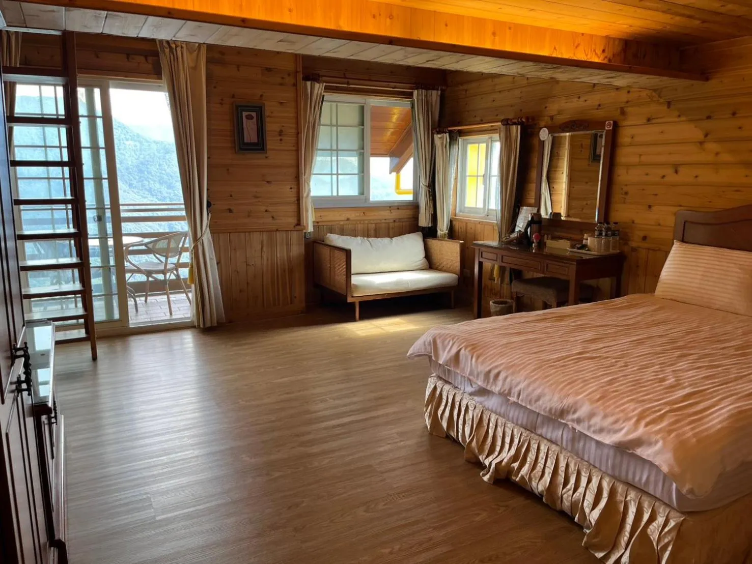 Bed in Euro Country Villa