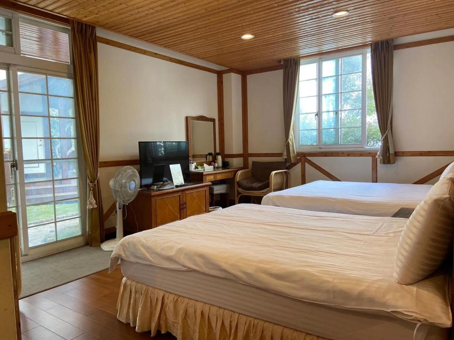 Photo of the whole room, Bed in Euro Country Villa