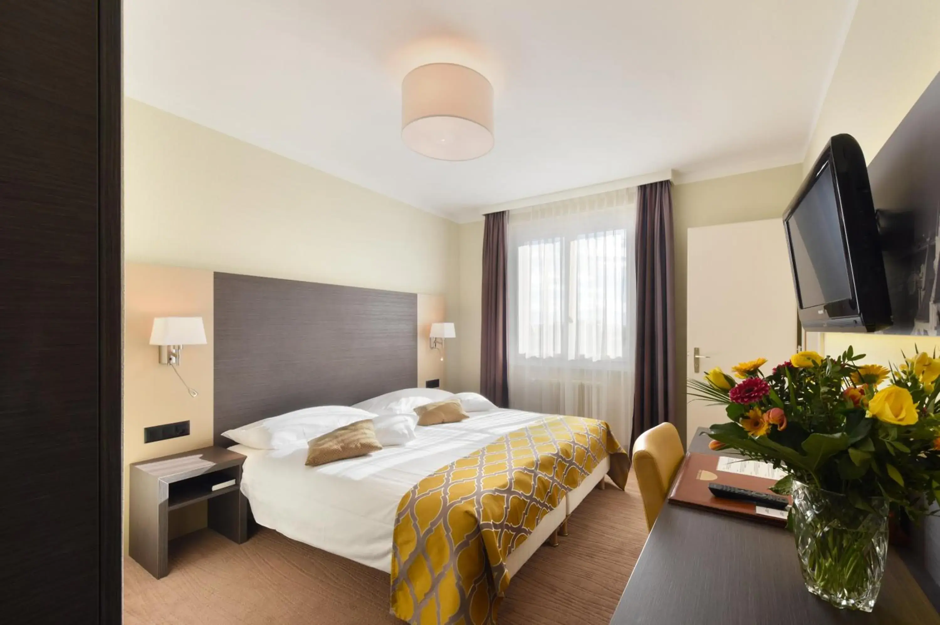 Photo of the whole room, Bed in Hôtel Bellerive Photo of the whole room, Bed in Hôtel Bellerive