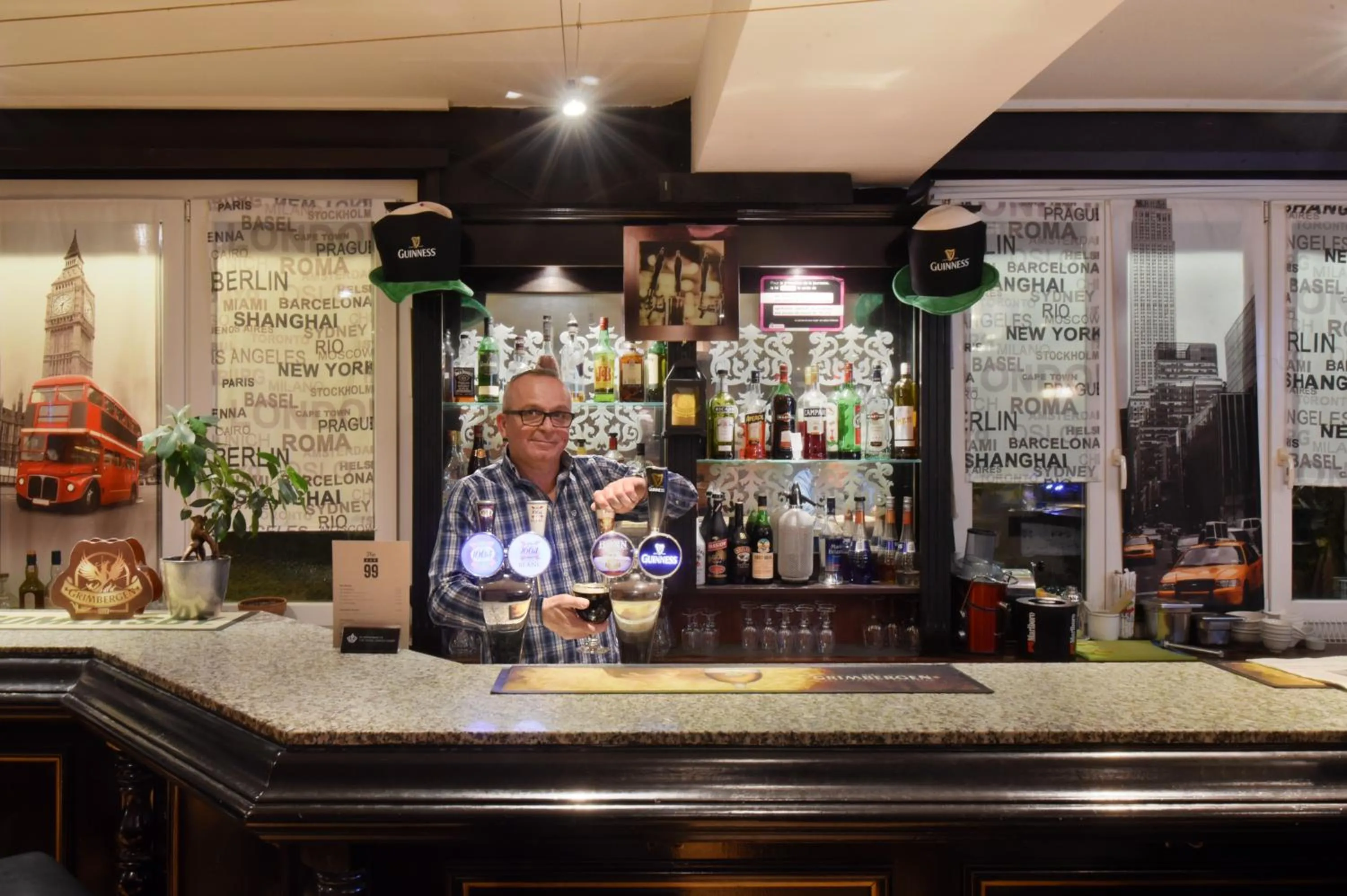 Lounge or bar in Hôtel Bellerive